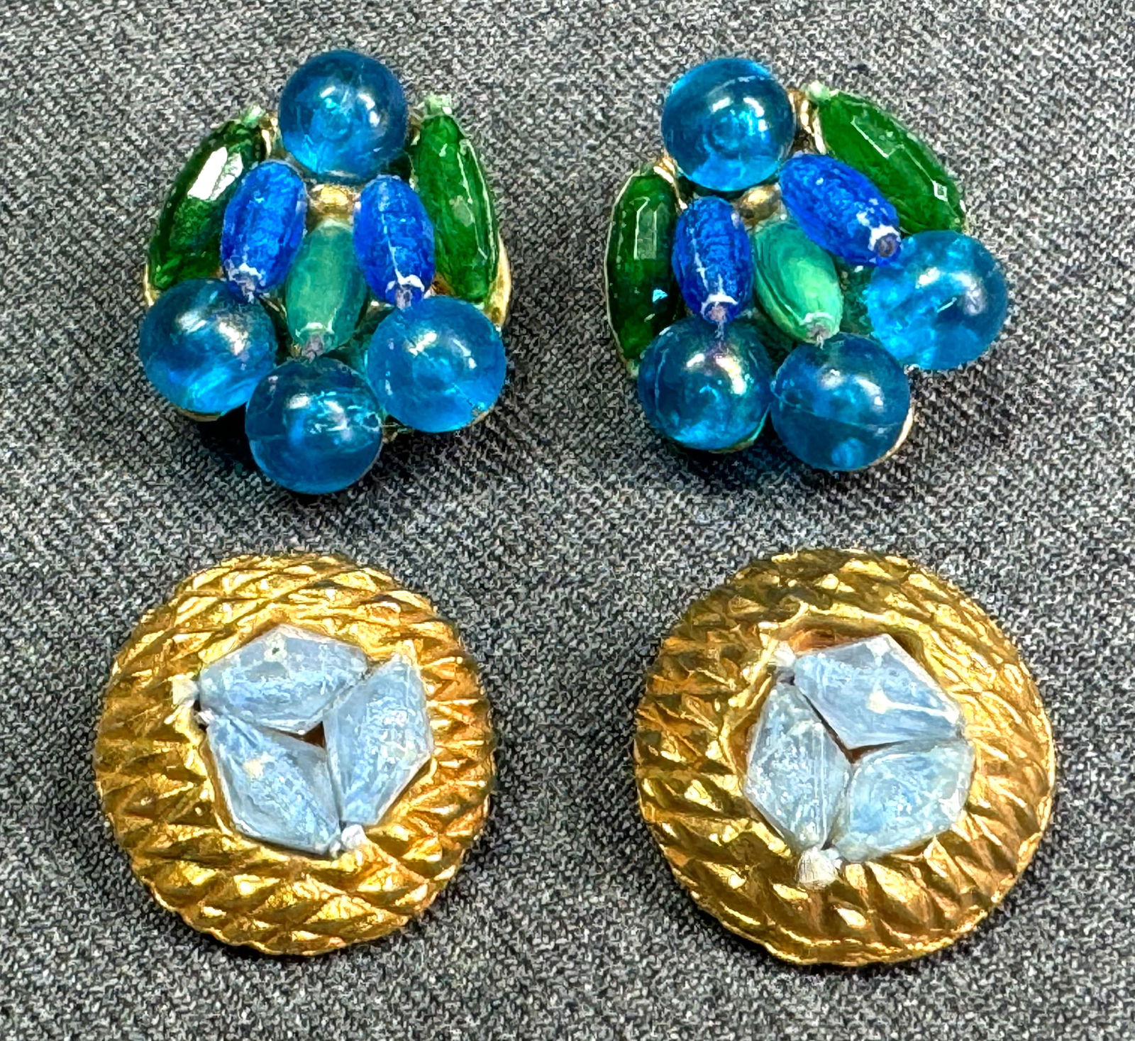 Vintage color plastic beads goldtone metal assorted clip earrings. Lot of 2 (1 of 8)