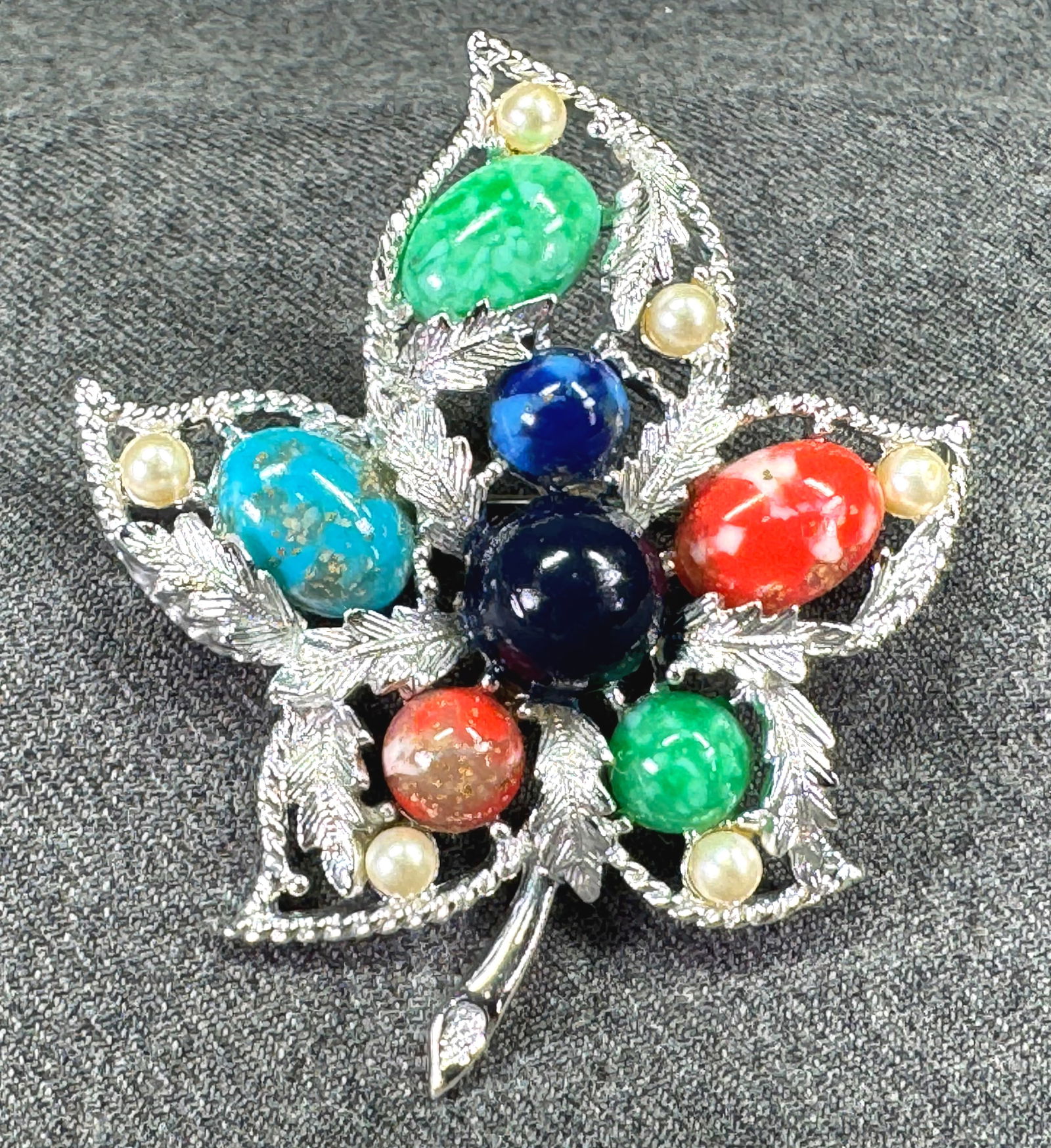 Vintage Sarah Coventry Color Plastic, Faux Pearls Silvertone Fantasy Maple Leaf Pin Brooch (1 of 9)