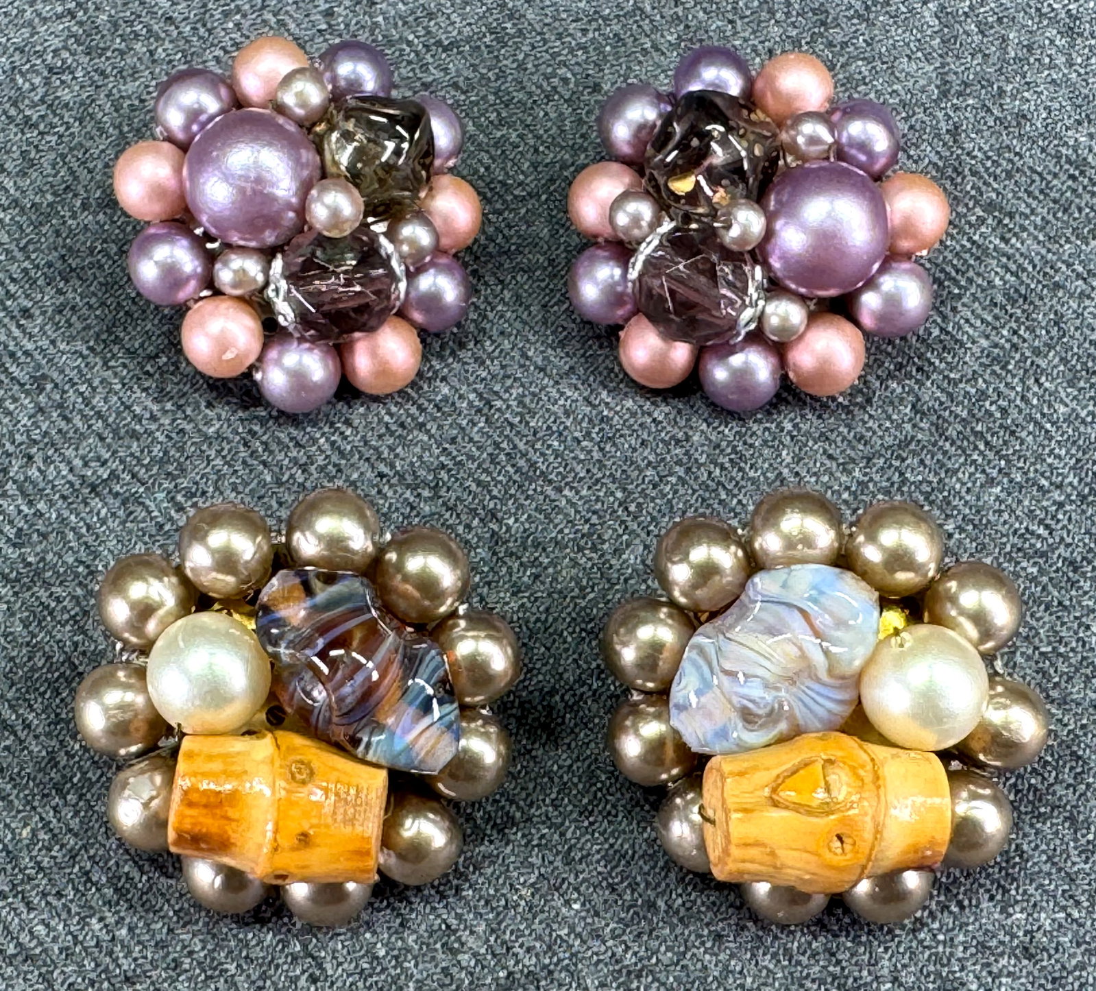 Vintage marked Japan pearly beads & glass and one with real bamboo goldtone metal clip on earrings: Vintage marked Japan pearly beads & glass and one with real bamboo goldtone metal clip on earrings. For measures please refer to the pictures taken with a measuring tape. Weight: 25 Grams. IN HOUSE Es
