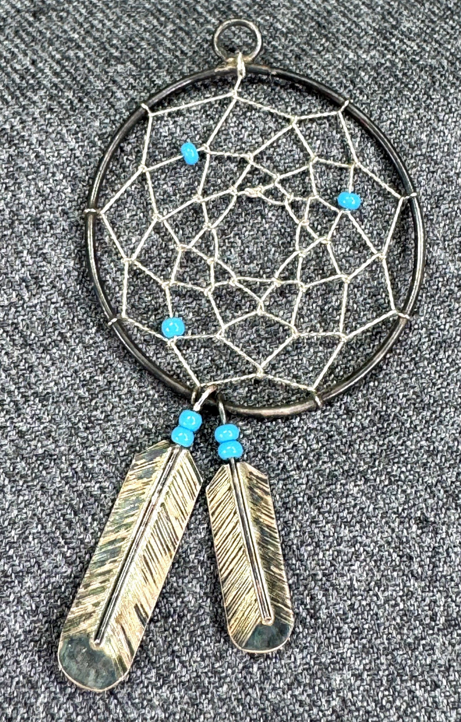 Vintage native American style turquoise seed glass beads sterling silver dream catcher pendant: Vintage native American style turquoise seed glass beads sterling silver dream catcher pendant. Unmarked. For measures please refer to the pictures taken with a measuring tape. Weight:2.44 Grams. This