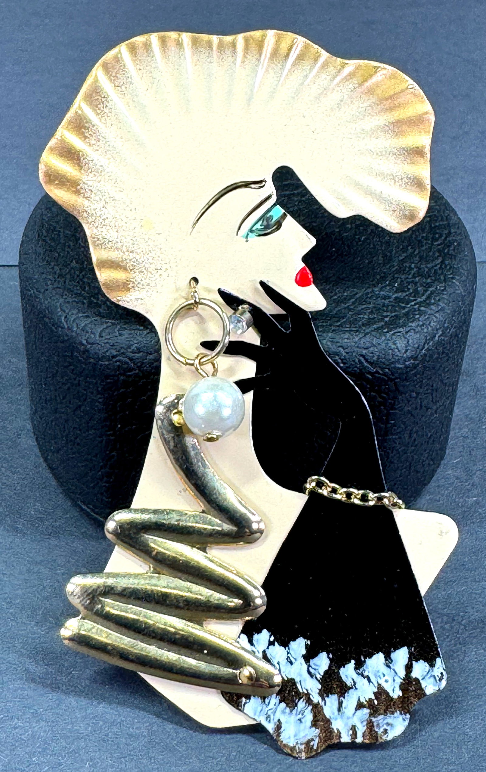 Vintage artsy hand painted tin dangling jewelry black glove woman pin brooch.: Vintage artsy hand painted tin dangling jewelry black glove woman pin brooch. Unmarked. For measures please refer to the pictures taken with a measuring tape. Weight: 8 Grams. This is a NO RESERVE AUC