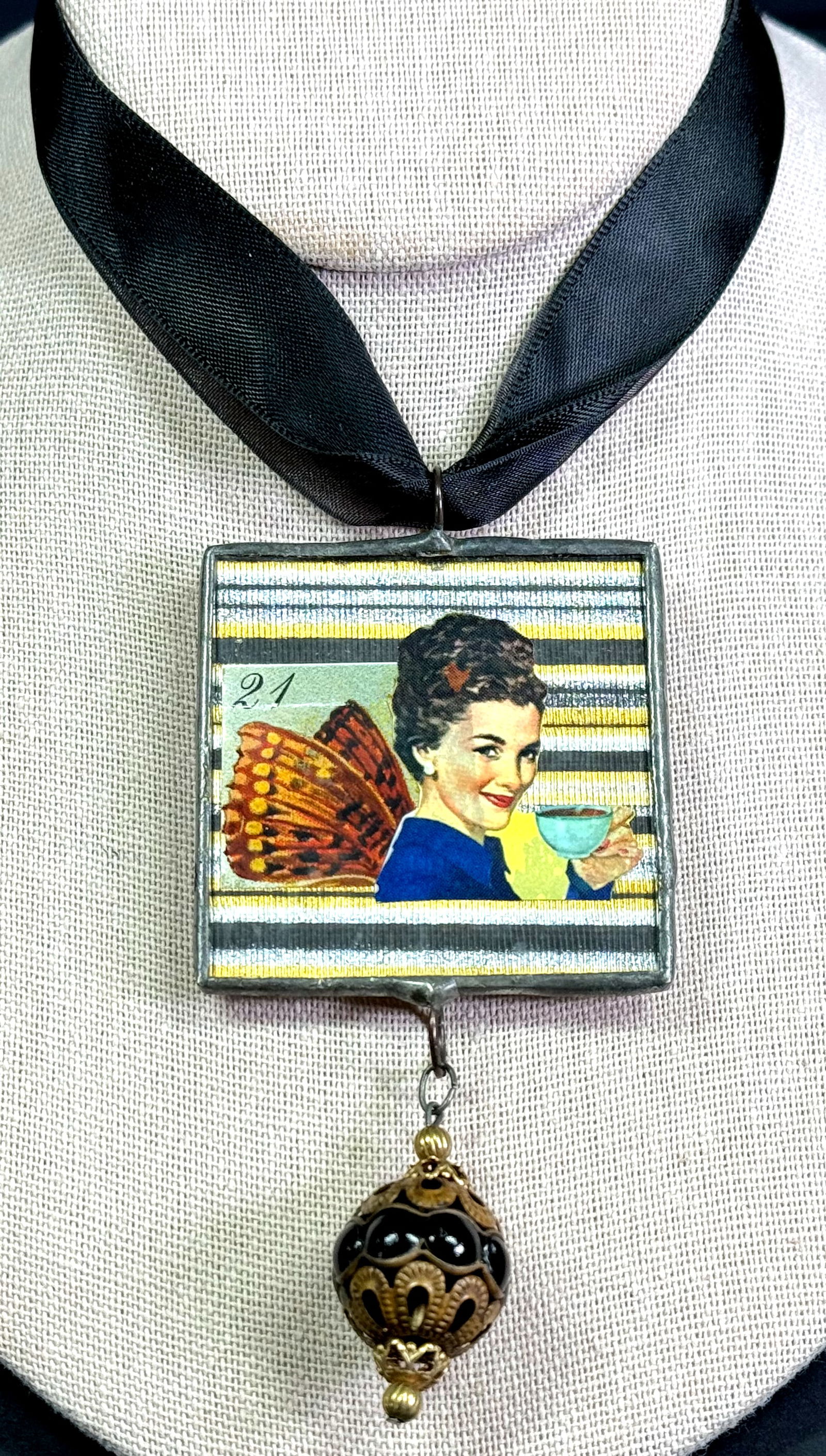 Vintage artsy crafted butterfly??s woman double sided glass pendant choker necklace (1 of 7)