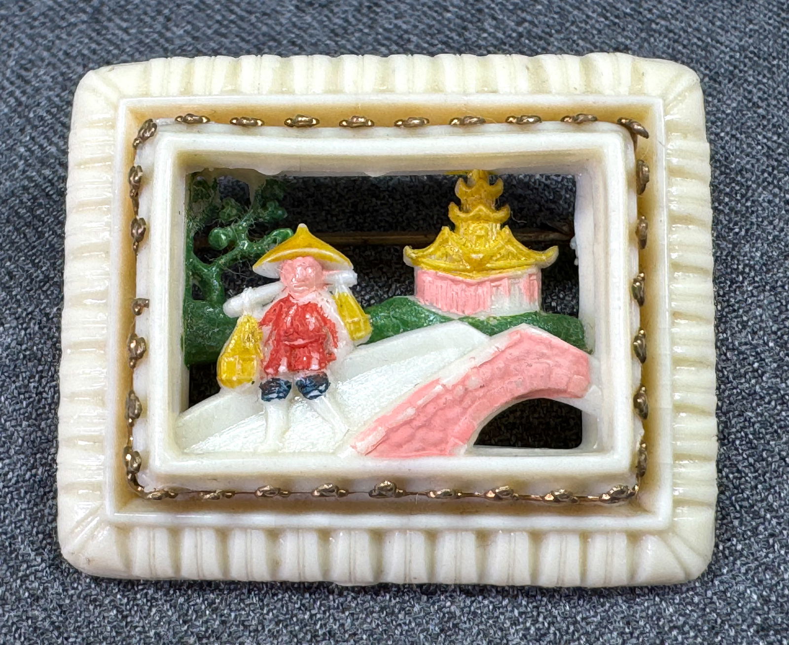 Vintage French tridimentional Chinese scene plastic & goldtone metal pin brooch. (1 of 9)