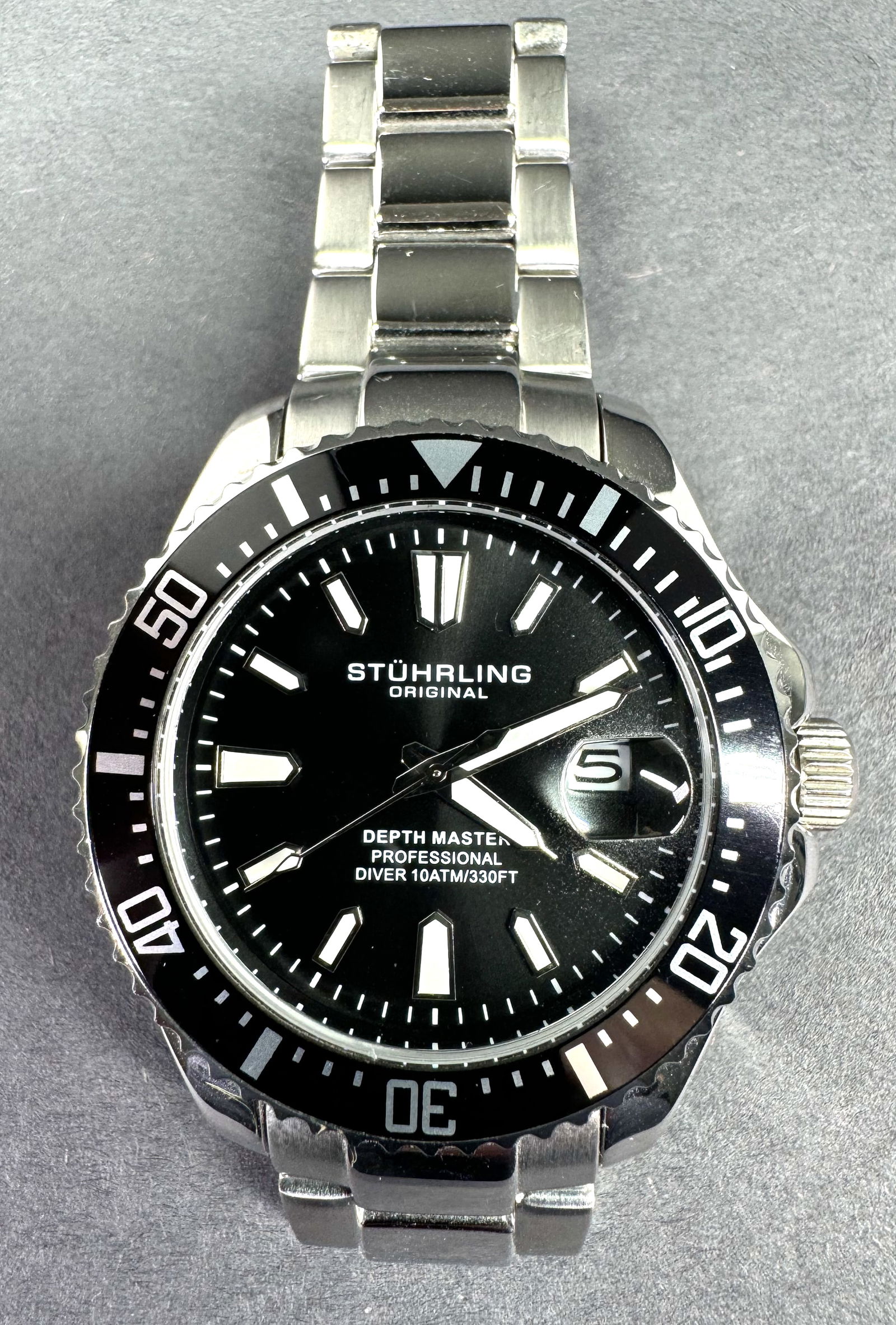 Stuhrling Depth Master Quartz Watch.: Stuhrling Depth Master Quartz Watch. Japanese Miyota Quartz Movement. Stainless steel case. Stainless steel bracelet resized for a small wrist with no extra links, scuffs. It measures around less than