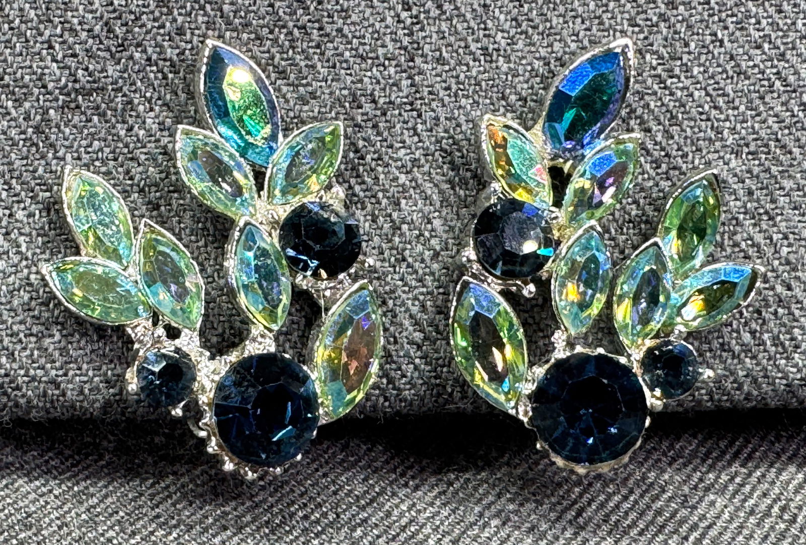 Vintage blue & AB  crystals silvertoned  metal clip earrings (1 of 6)