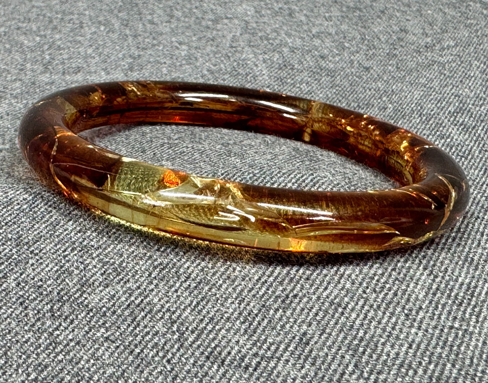 Vintage crackle marbled brown plastic bracelet bangle (1 of 9)