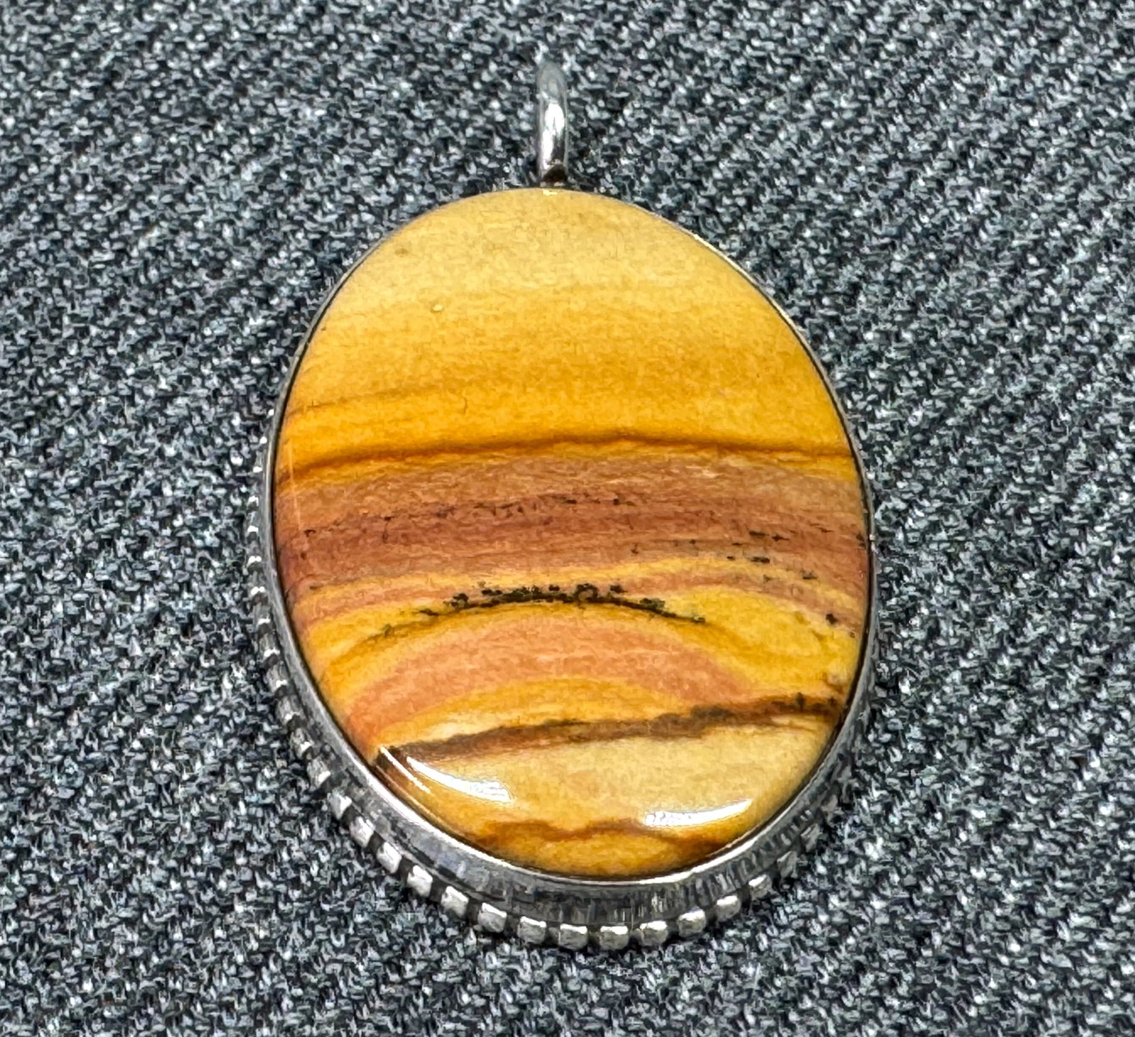 Vintage Native American Owyhee Picture landscape jasper sterling silver pendant: Vintage Native American Owyhee Picture landscape jasper sterling silver pendant; Unmarked. For measures please refer to the pictures taken with a measuring tape. Weight: 4.56 Grams. IN HOUSE Estimated