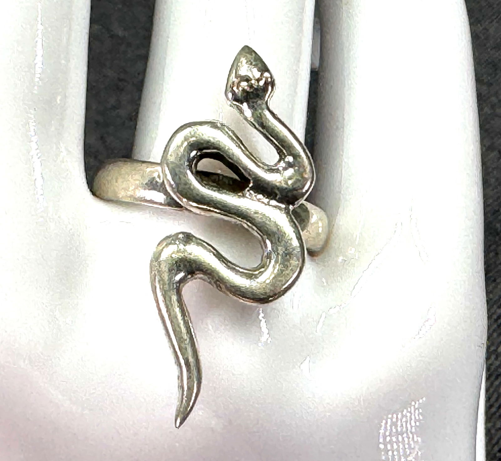 Vintage native american style sterling silver snake ring (1 of 10)