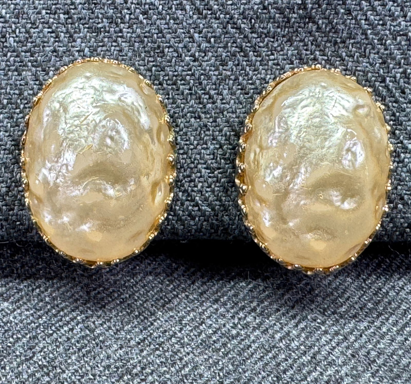 Vintage Haskell style glass baroque pearly bead goldtone metal clip earrings (1 of 5)