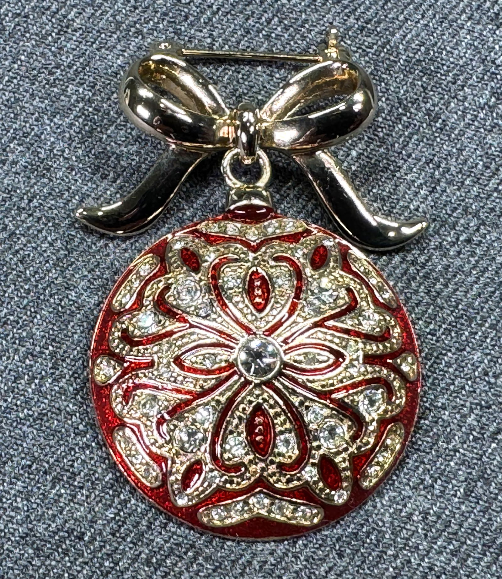 Vintage Monet crystals enamel goldtone metal Christmas ornament on bow pin brooch: Vintage Monet crystals enamel goldtone metal Christmas ornament on bow pin brooch. Marked. For measures please refer to the pictures taken with a measuring tape. Weight: 18 Grams. IN HOUSE Estimated*