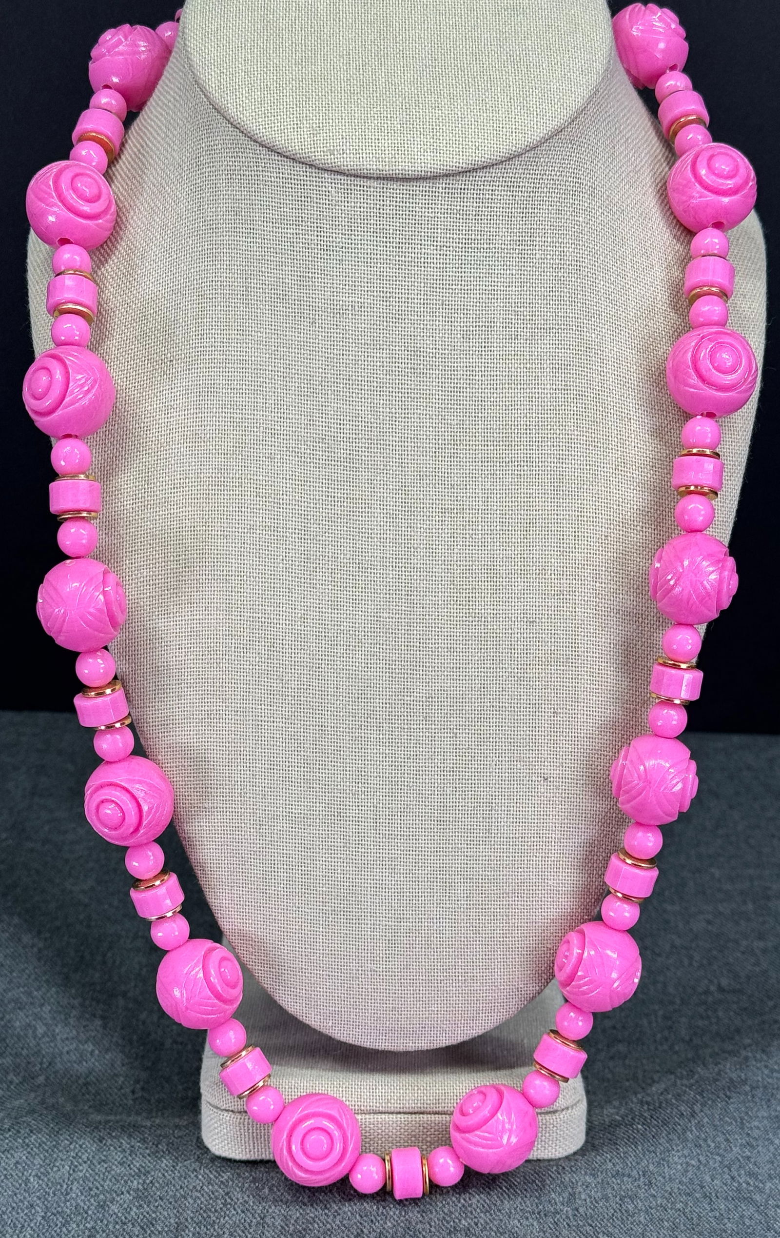 Vintage pink plastic & goldtone metal beads necklace . Marked Hong Kong.: Vintage pink plastic & goldtone metal beads necklace . Marked Hong Kong.. For measures please refer to the pictures taken with a measuring tape. Weight: 60 Grams. IN HOUSE Estimated* shipping and hand