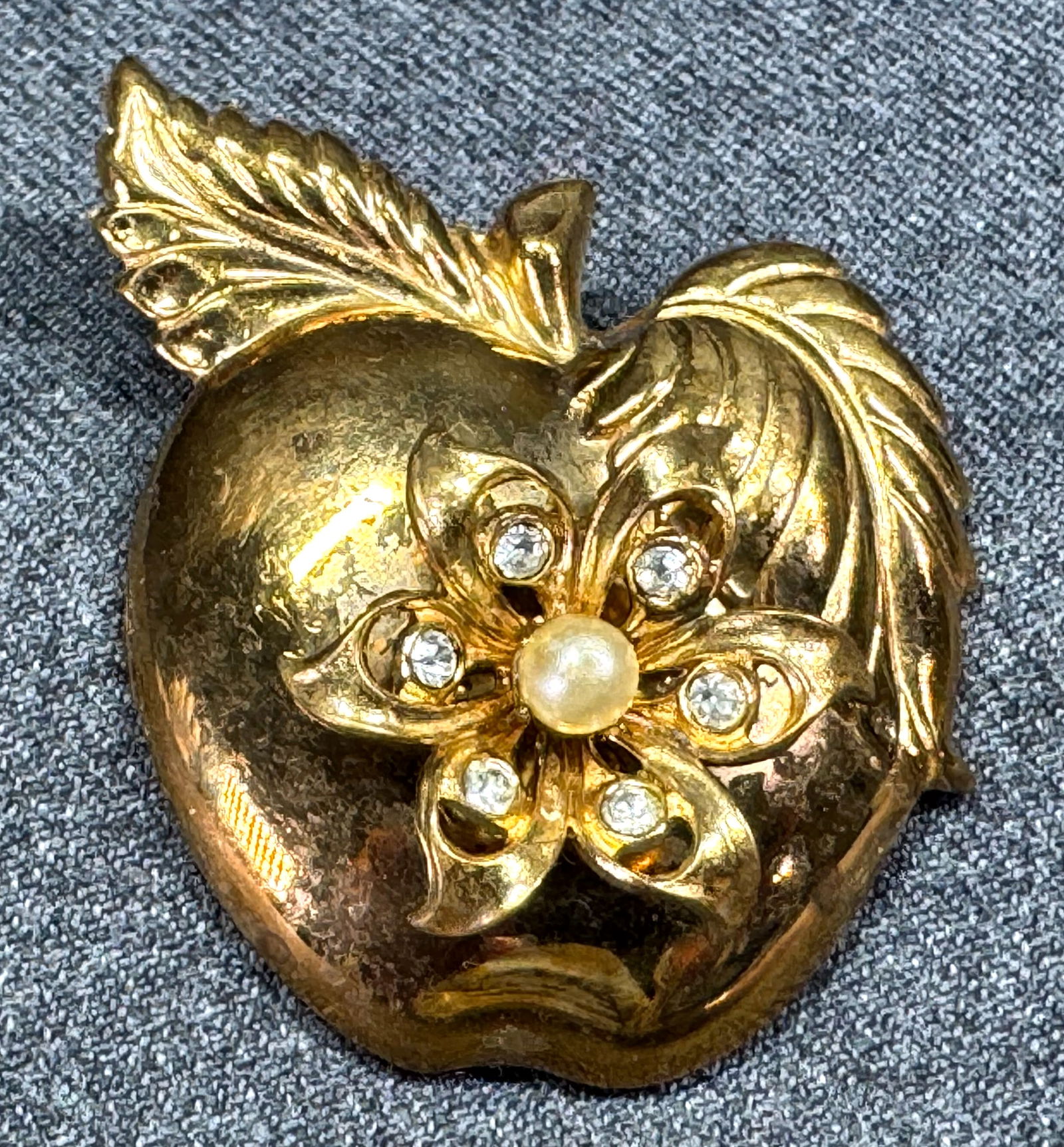 Vintage Coro passion fruit jeweled flower applique goldtone metal apple pin brooch: Vintage Coro passion fruit jeweled flower applique goldtone metal apple pin brooch. Marked. For measures please refer to the pictures taken with a measuring tape. Weight: 10 Grams. IN HOUSE Estimated*