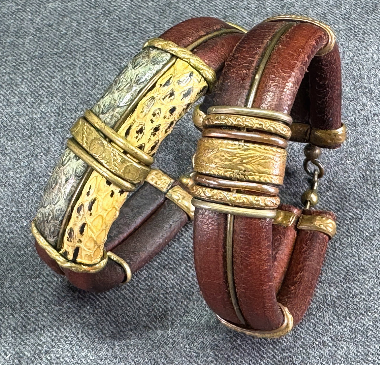 Vintage assorted ethnic style one lined in snake skin bronze appliques leather bracelets: Vintage assorted ethnic style one lined in snake skin bronze appliques leather bracelets. Unmarked. For measures please refer to the pictures taken with a measuring tape. Weight: 40 Grams. IN HOUSE Es