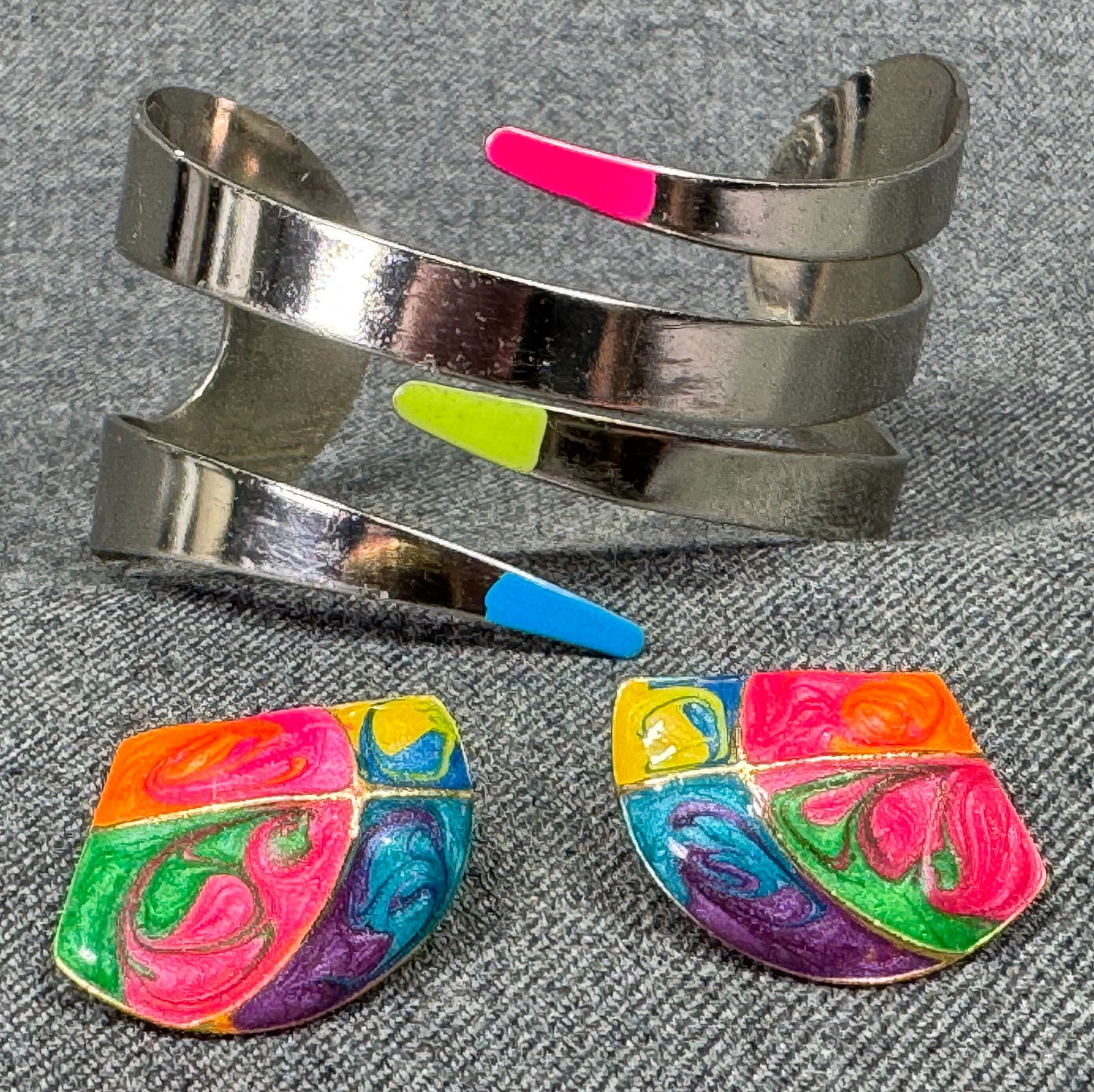 Vintage color enamel silvertone cuff bracelet & goldtone stud earrings (1 of 8)