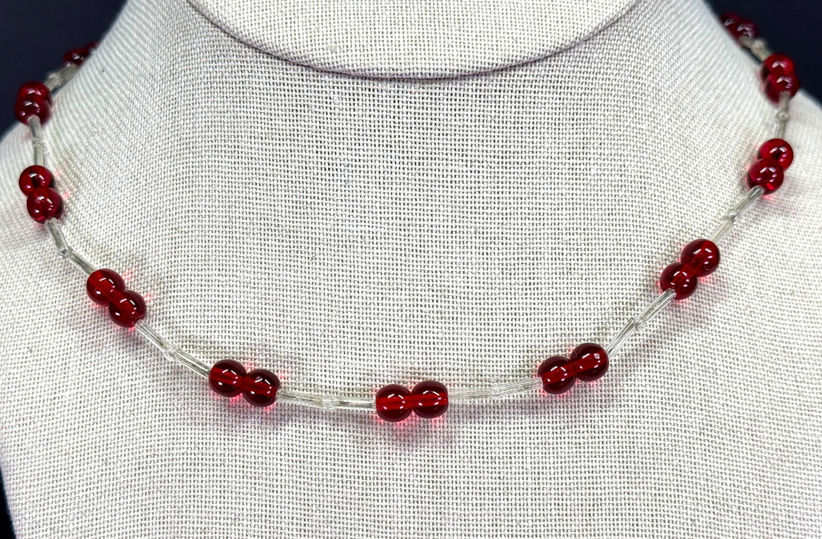 Antique art deco jeweled clasp red & clear collar necklace: Antique art deco jeweled clasp red & clear collar necklace. Marked metall on clasp. For measures please refer to the picture taken with a measuring tape. Weight: 14 Grams. IN HOUSE Estimated* shipping