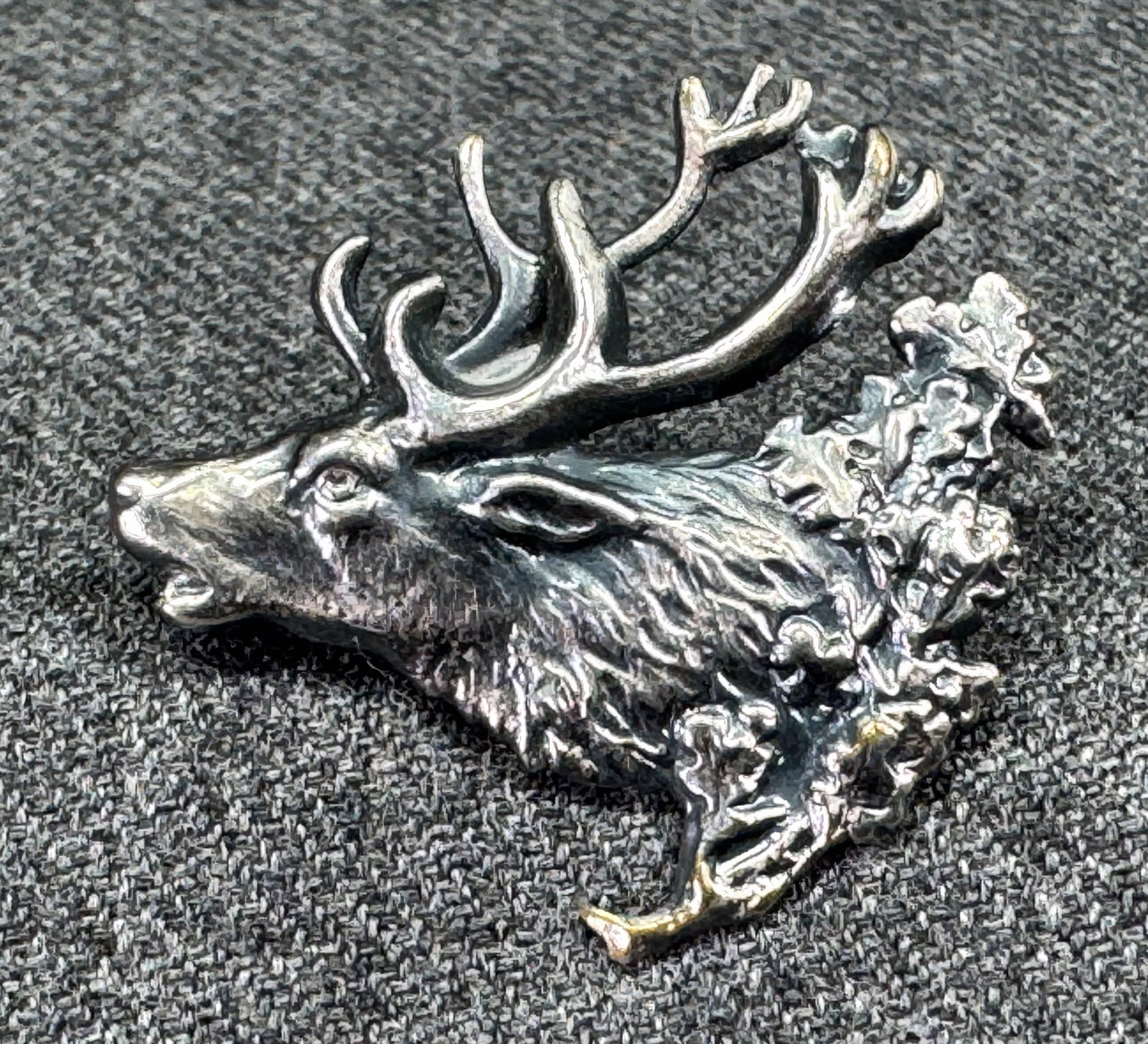 Vintage sterling silver stag pin brooch: Vintage sterling silver stag pin brooch. Unmarked. For measures please refer to the pictures taken with a measuring tape. Weight: 1.52 Grams. IN HOUSE Estimated* shipping and handling cost within the 