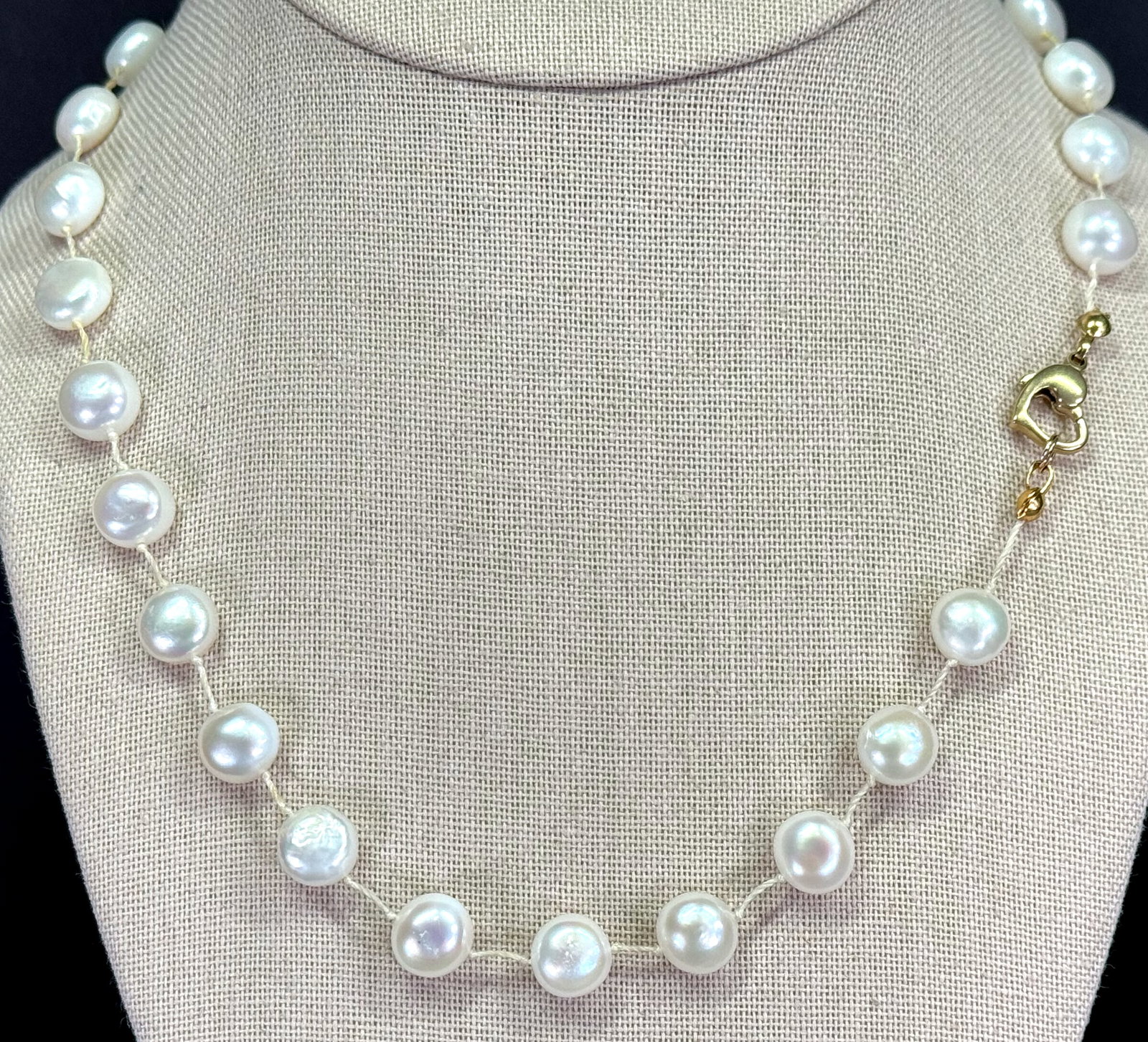 Heart shaped goldtone metal clasp hand knotted baroque pearls collar necklace: Heart shaped goldtone metal clasp hand knotted baroque pearls collar necklace. Unmarked. For measures please refer to the picture taken with a measuring tape. Weight: 72 Grams. IN HOUSE Estimated* shi