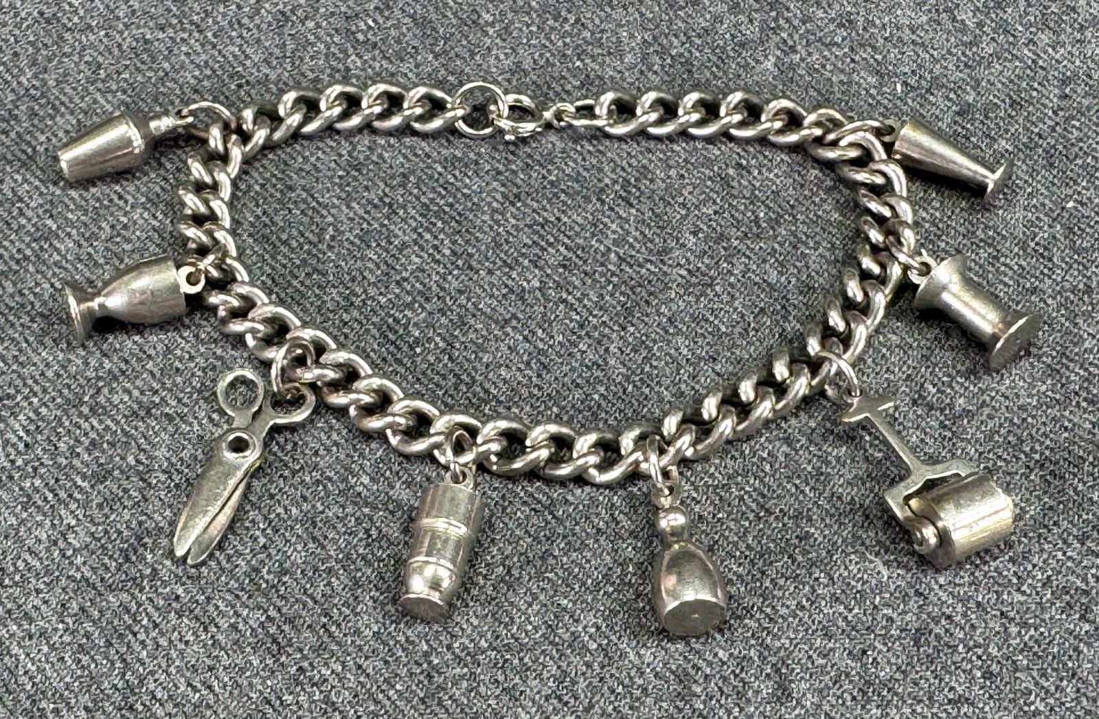 Vintage silvertone metal working scissors and other charms chain bracelet (1 of 6)