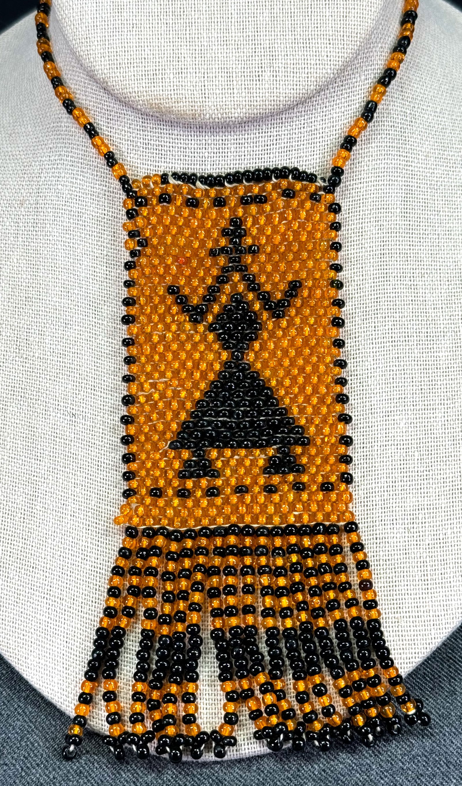 Vintage Southwestern style beaded necklace with fringe.: Vintage Southwestern style beaded necklace with fringe. For measures please refer to the pictures taken with a measuring tape. Weight: 33 Grams. This is a NO RESERVE AUCTION: there are no hidden or co