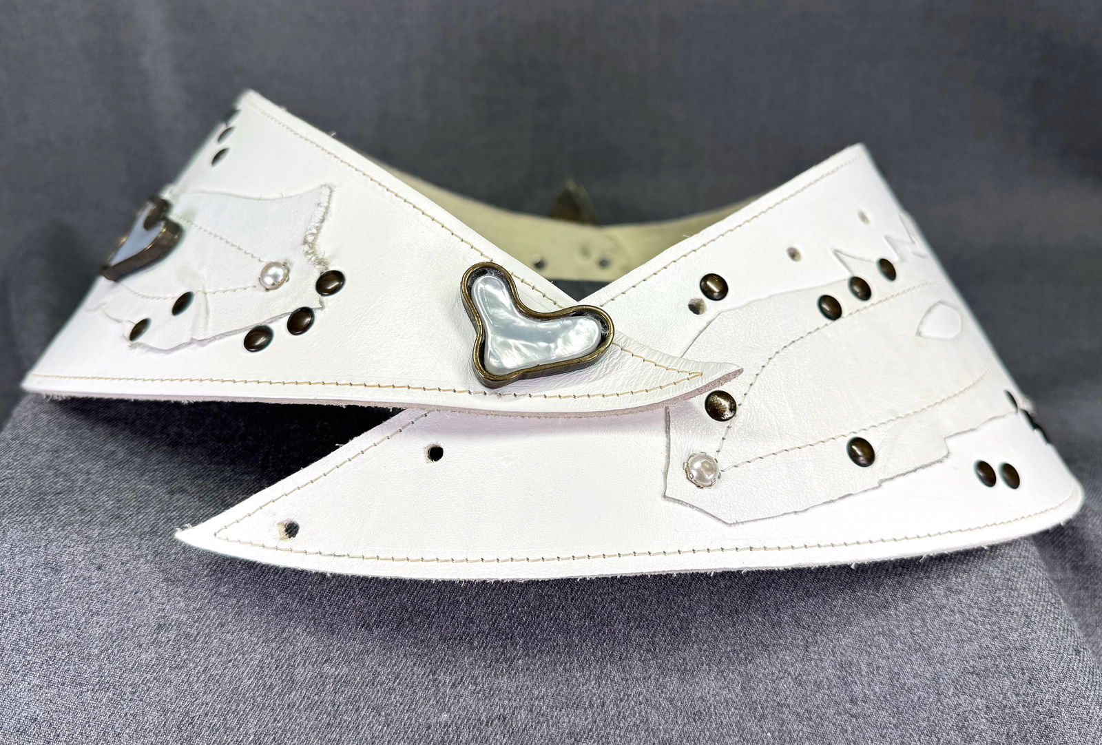 Vintage 90s Italian white genuine leather belt. Plastic flowers & hearts and metal appliques (1 of 15)