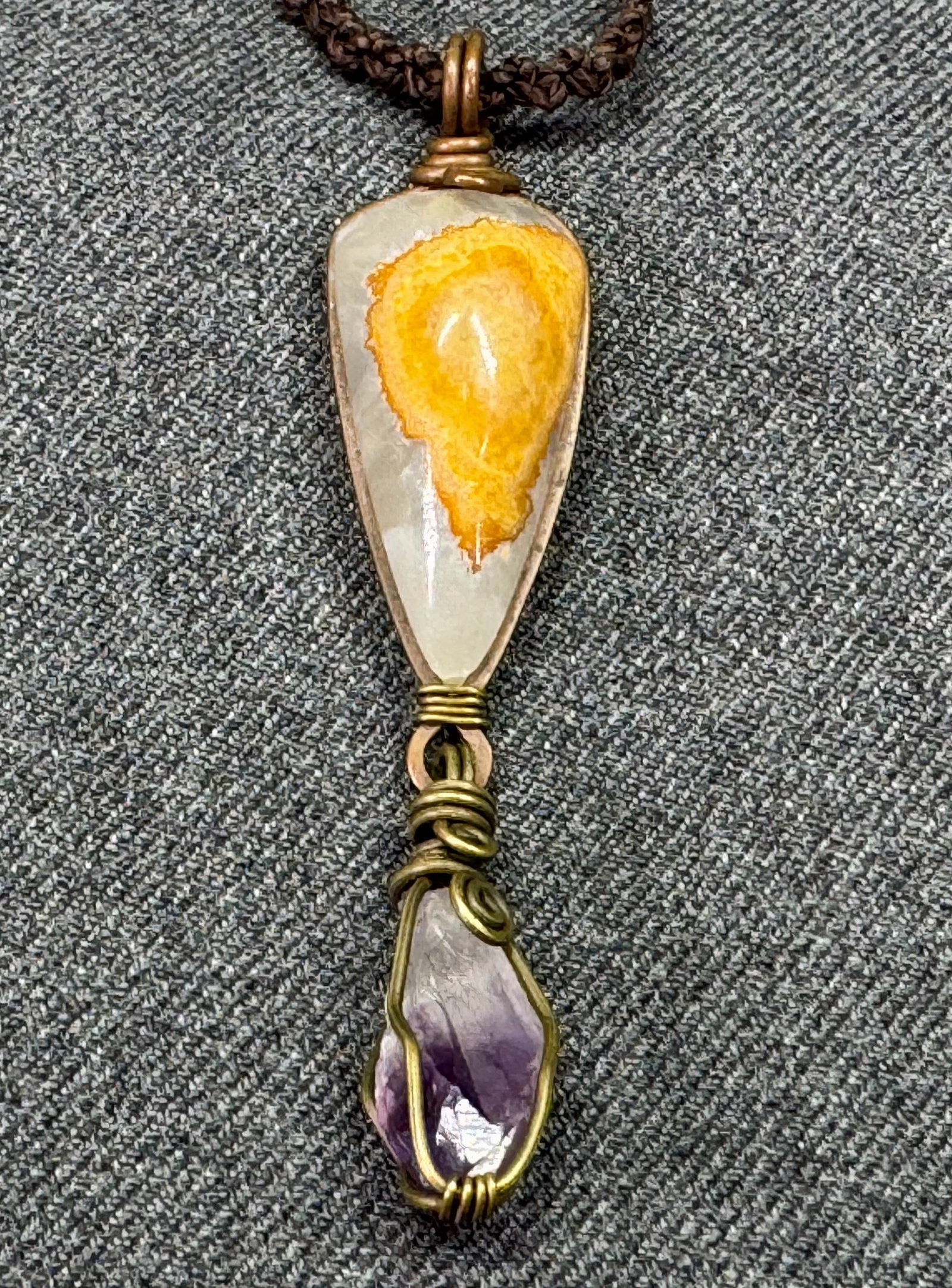 Vintage artisan crafted wraped bee agate & amethyst stone woven horse hair? strap necklace: Vintage artisan crafted wraped in bronze bee agate & dangle amethyst stone with woven horse hair? strap necklace.Unmarked. For measures please refer to the pictures taken with a measuring tape. Weight