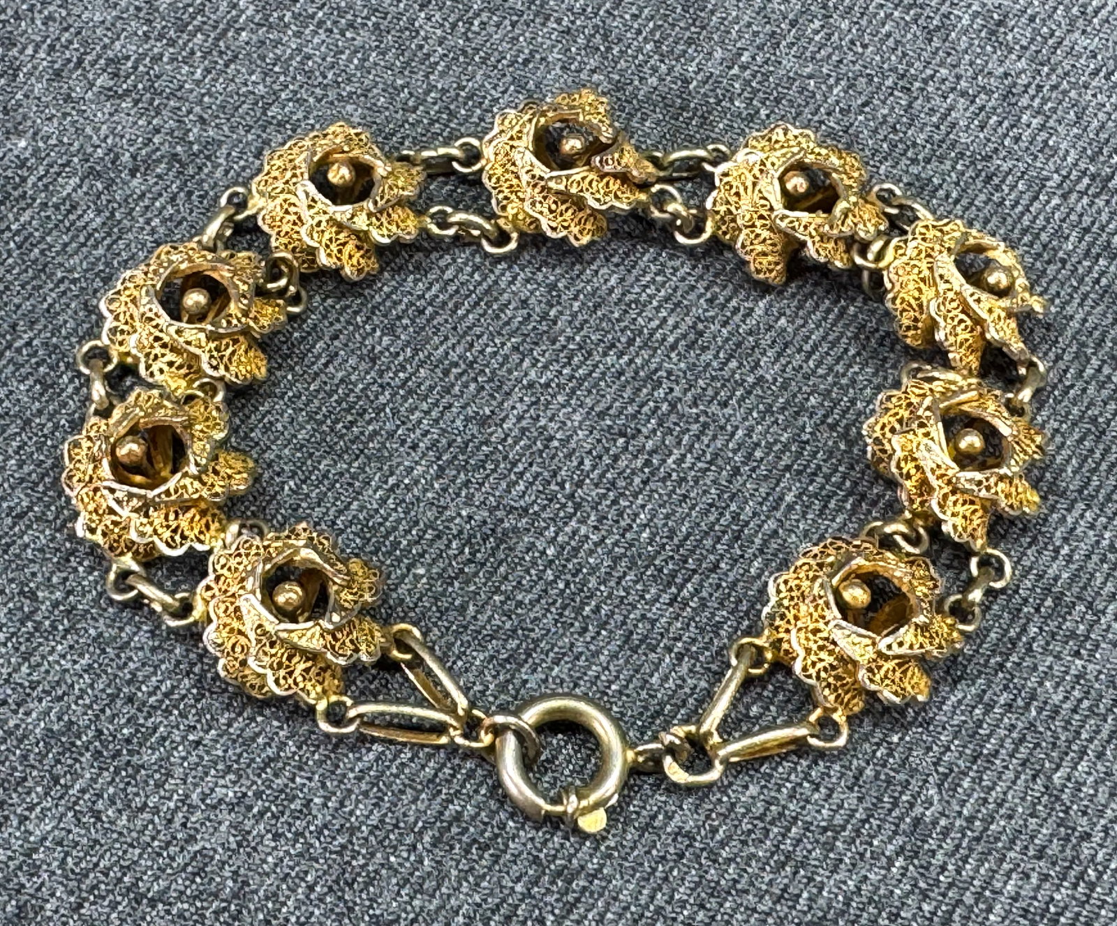 Vintage European filigree 835 gilt sterling flowers bracelet.: Vintage European filigree 835 gilt sterling flowers bracelet. Marked 835 and an unreadable hallmarks (see last pics). For measures please refer to the pictures taken with a measuring tape. Weight: 13.