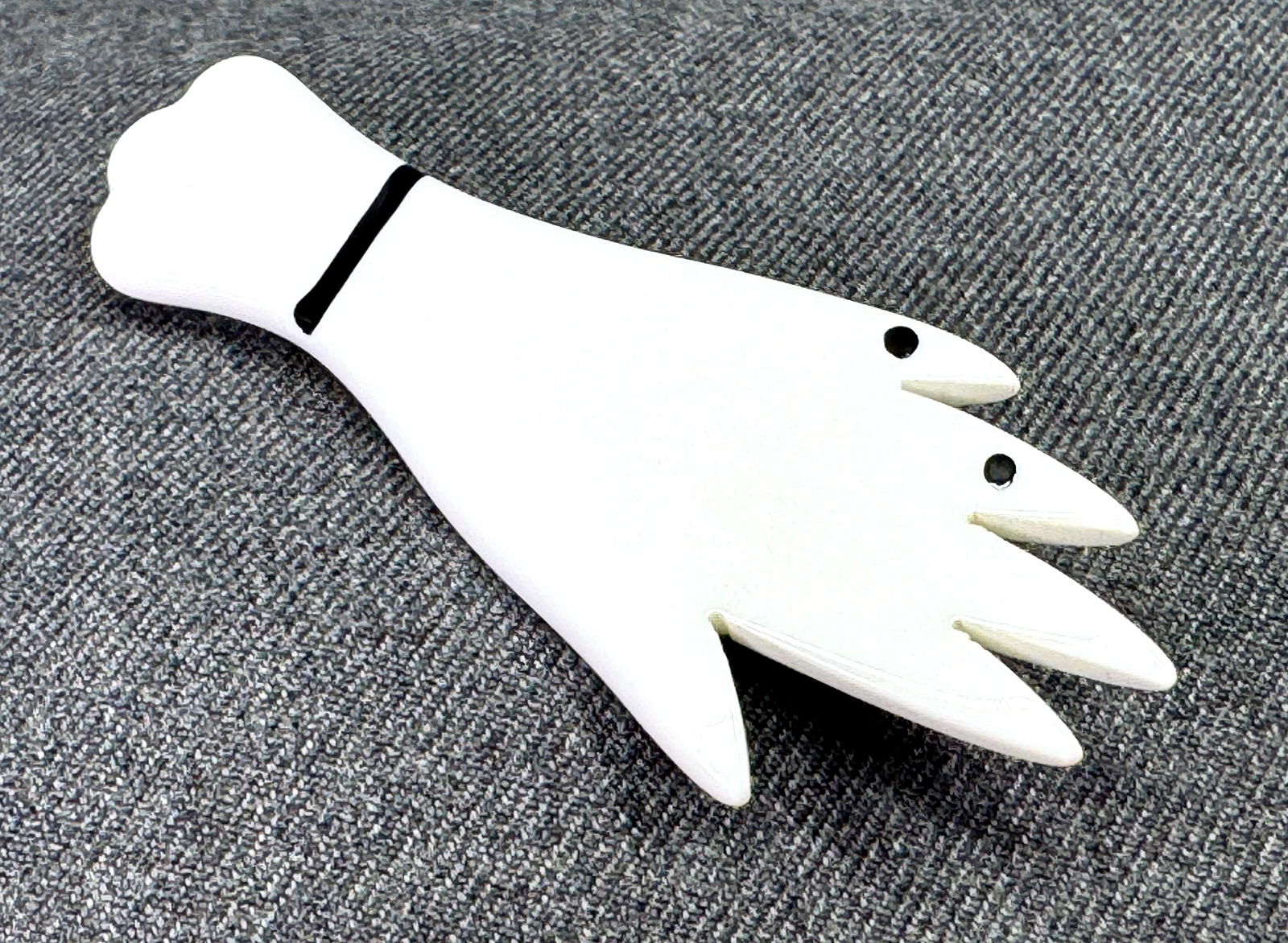 Vintage artsy black enamel bracelet & rings milky white lucite hand brooch pin: Vintage artsy black enamel bracelet & rings milky white lucite hand brooch pin. Unmarked. For measures please refer to the pictures taken with a measuring tape. Weight: 9 Grams. IN HOUSE Estimated* SH