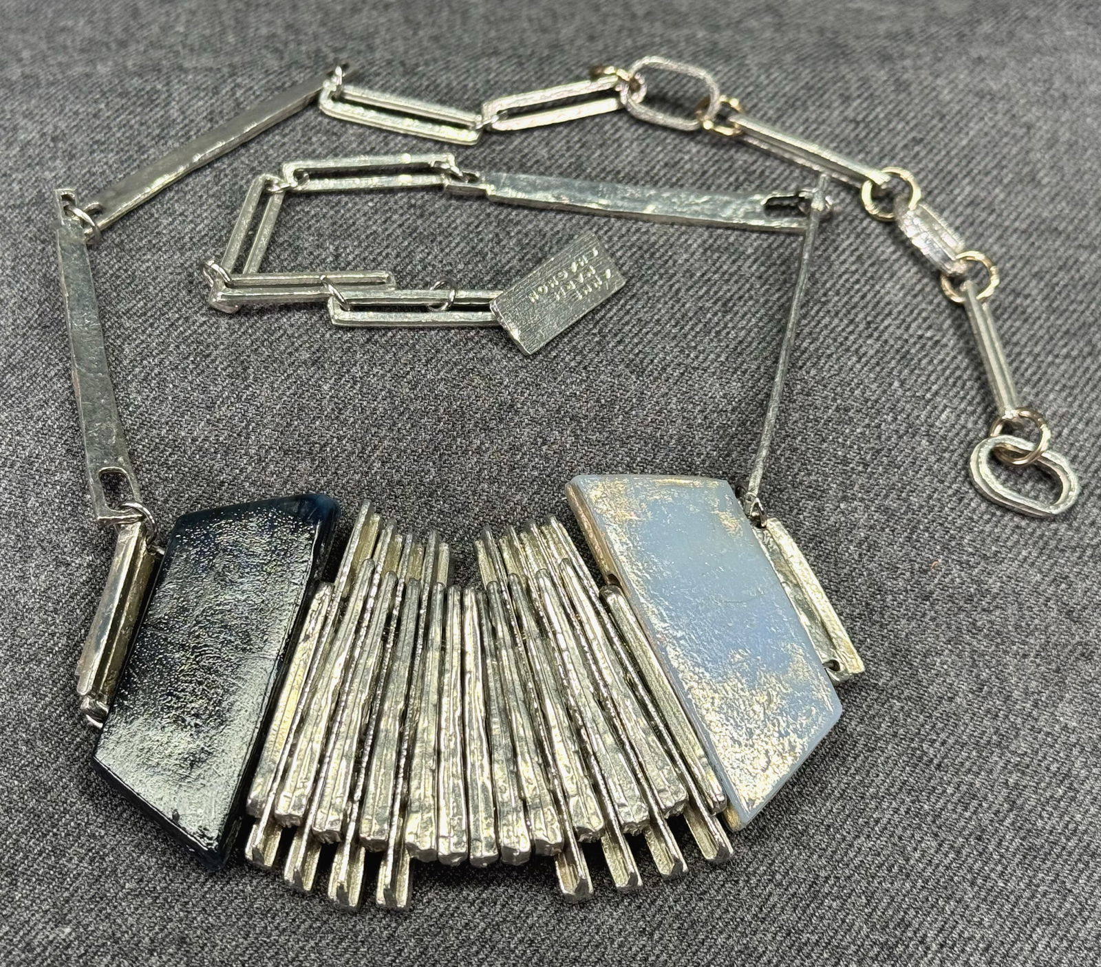 Vintage Anne Marie Chagnon Brutalist glass & silvertoned metal bib necklace: Vintage Anne Marie Chagnon Brutalist glass & silvertoned metal bib necklace. Marked. For measures please refer to the pictures taken with a measuring tape. Weight: 84 Grams. IN HOUSE Estimated* SHIPPI