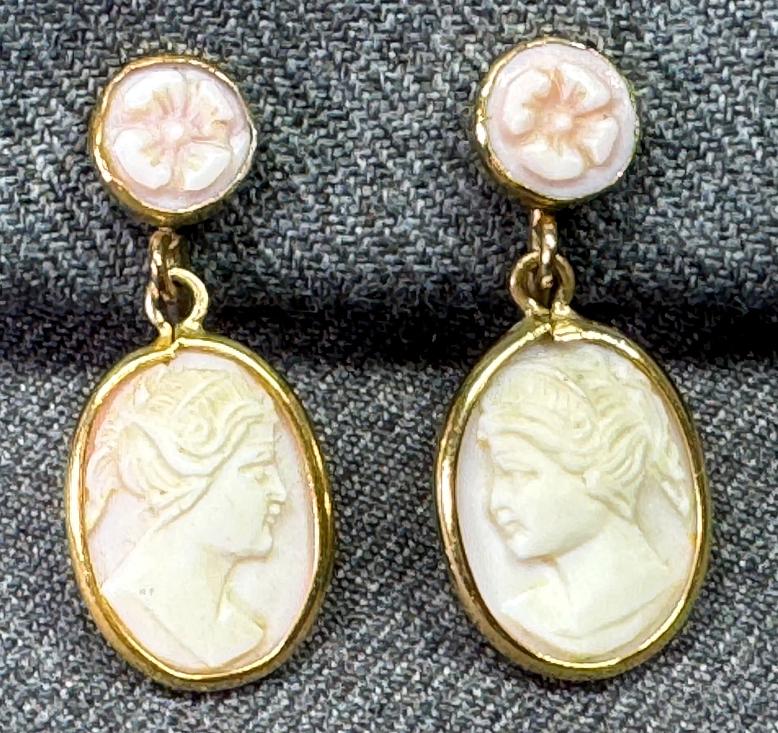 Vintage carved conch shell cameo clip on earrings (1 of 6)