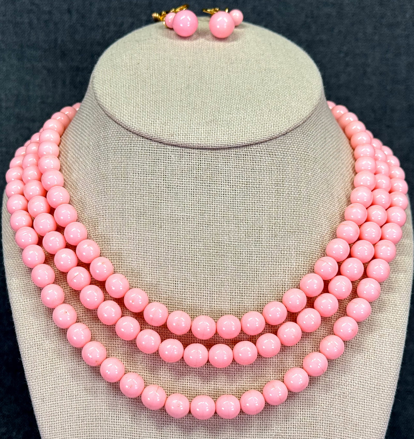 Vintage rose plastic beaded flapper style necklace and clip on earrings: Vintage rose plastic beaded flapper style necklace and clip on earrings. Unmarked. For measures please refer to the pictures taken with a measuring tape. Weight: 48 Grams IN HOUSE Estimated* SHIPPING 