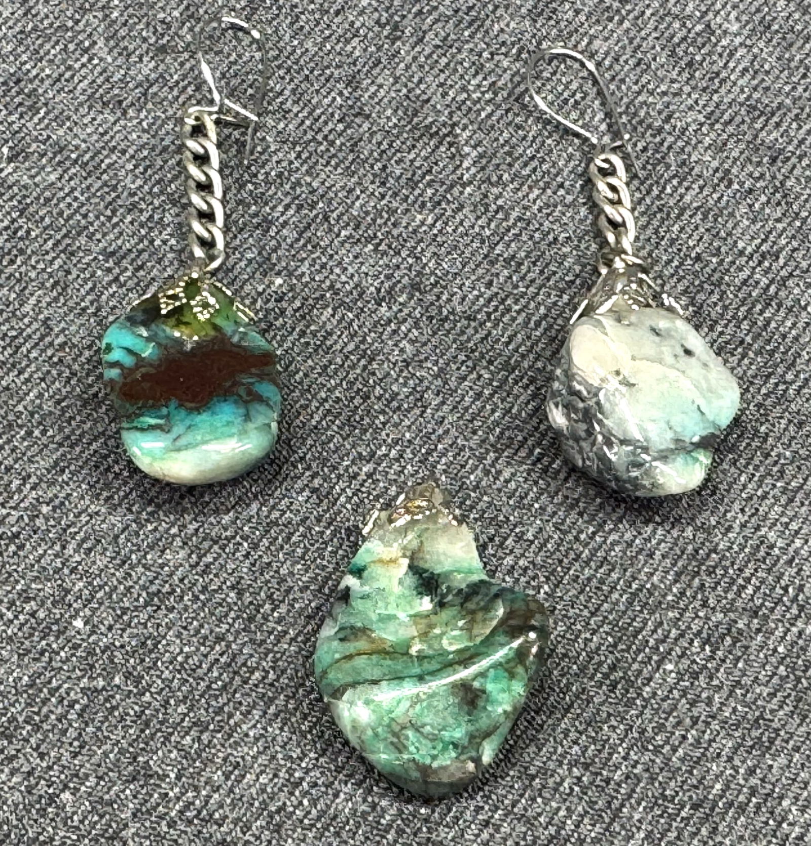 Vintage tumbled emerald stone pendant and pierced earrings (1 of 6)