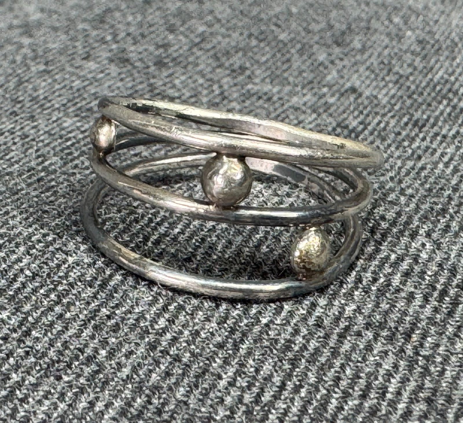 Vintage MCM triple band with balls sterling silver ring.: Vintage MCM triple band with balls sterling silver ring.. Unmarked. For measures please refer to the pictures taken with a measuring tape. Weight: 2.72 Grams. IN HOUSE Estimated* SHIPPING & HANDLING C