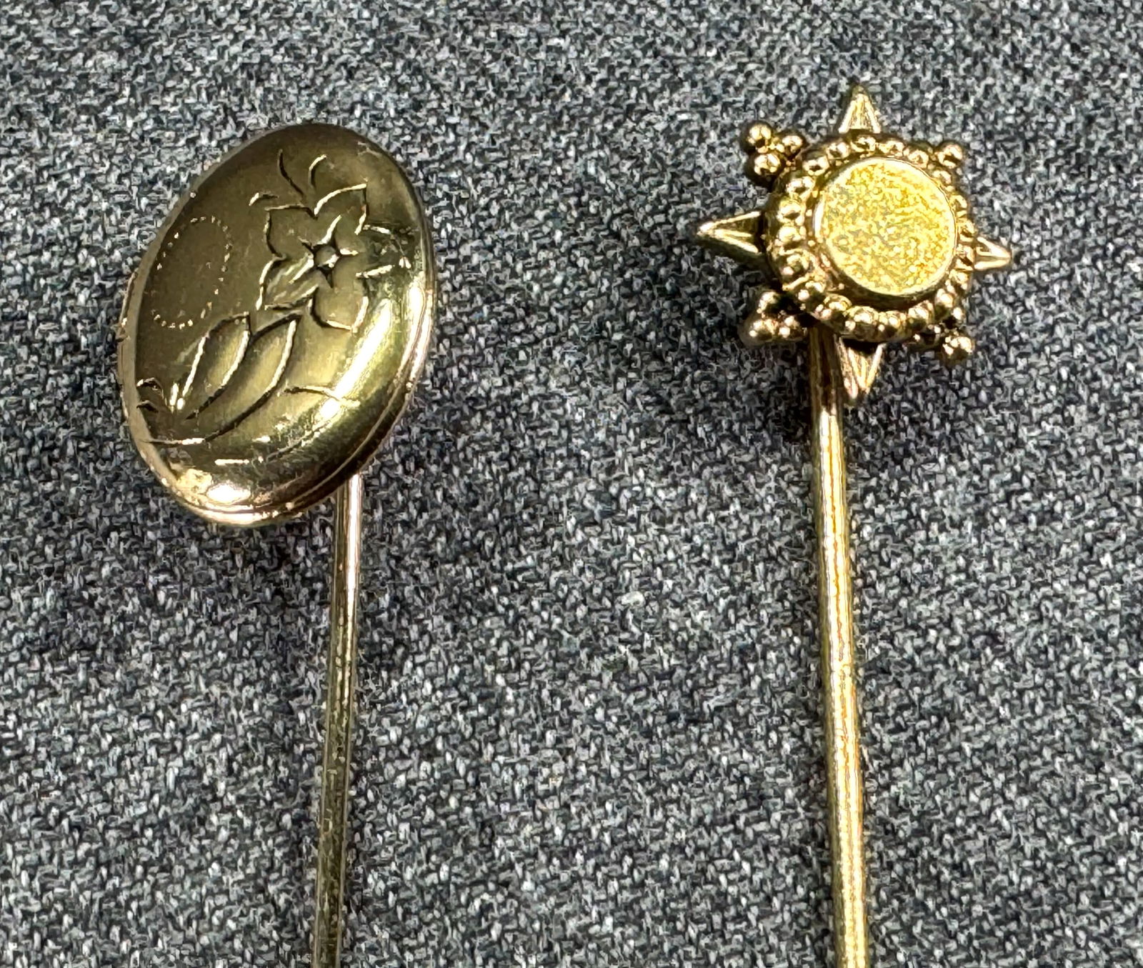 Vintage blank monogram space goldtone locket and flower stick pins (1 of 6)