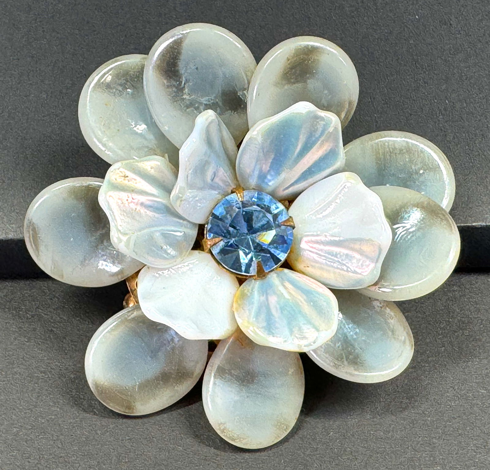 Vintage Regency Jewels crystal molded glass petals goldtone metal flower pin brooch. (1 of 7)