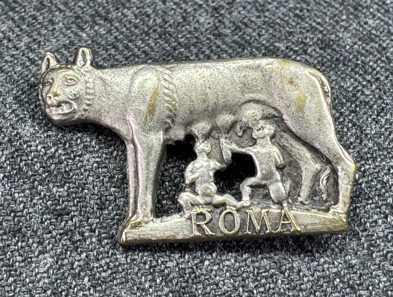 Vintage Romulus & Remus Wolf  Rome Italy souvenir pin brooch (1 of 5)