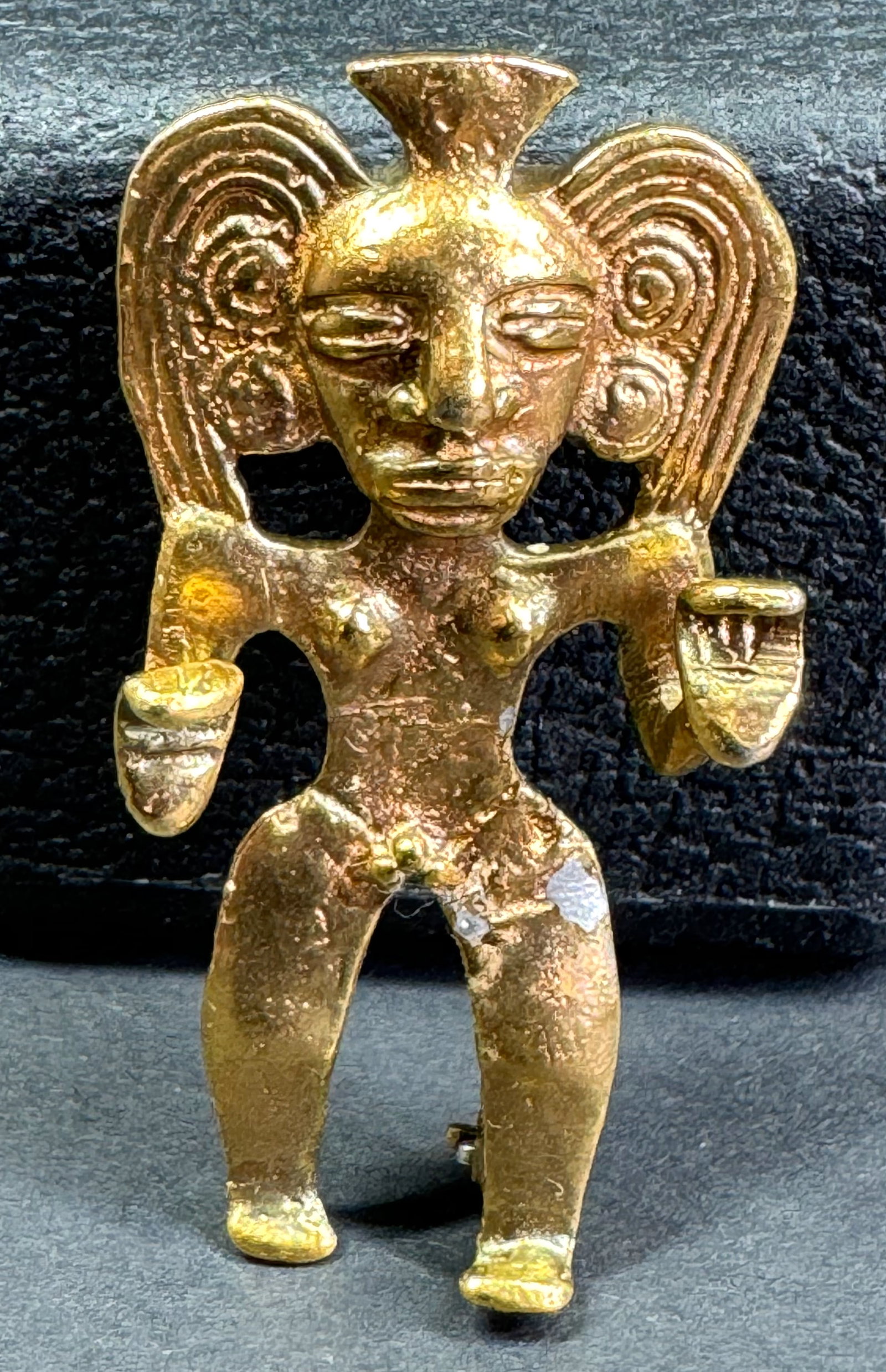 Vintage Alva Studios ethnic goldtone metal pin brooch.: Vintage Alva Studios ethnic goldtone metal pin brooch. Marked. For measures please refer to the pictures taken with a measuring tape. Weight: 7 Grams. This is a NO RESERVE AUCTION: there are no hidden