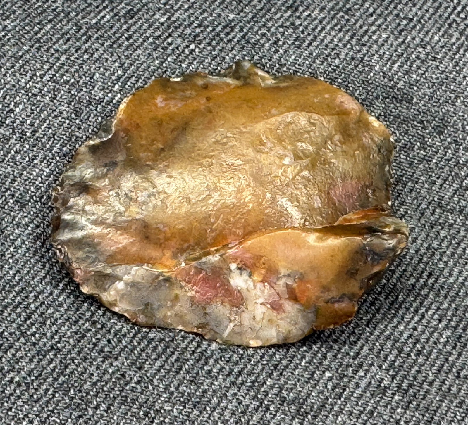 South American Patagonia Neolithic Stone Flake Tool: South American Patagonia Neolithic Stone Flake Tool. For measures please refer to the pictures taken with a measuring tape. IN HOUSE Estimated* shipping and handling cost within the U.S. : $7. We comb