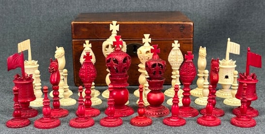 Antique Chinese export carved Burmese pattern chess set. Late 19th, early 20th Century: Antique Chinese export carved 'Burmese' pattern bone chess set. Late 19th, early 20th Century. One side stained red, the other side left natural. All with foliate edged circular bases. Wooden small bo