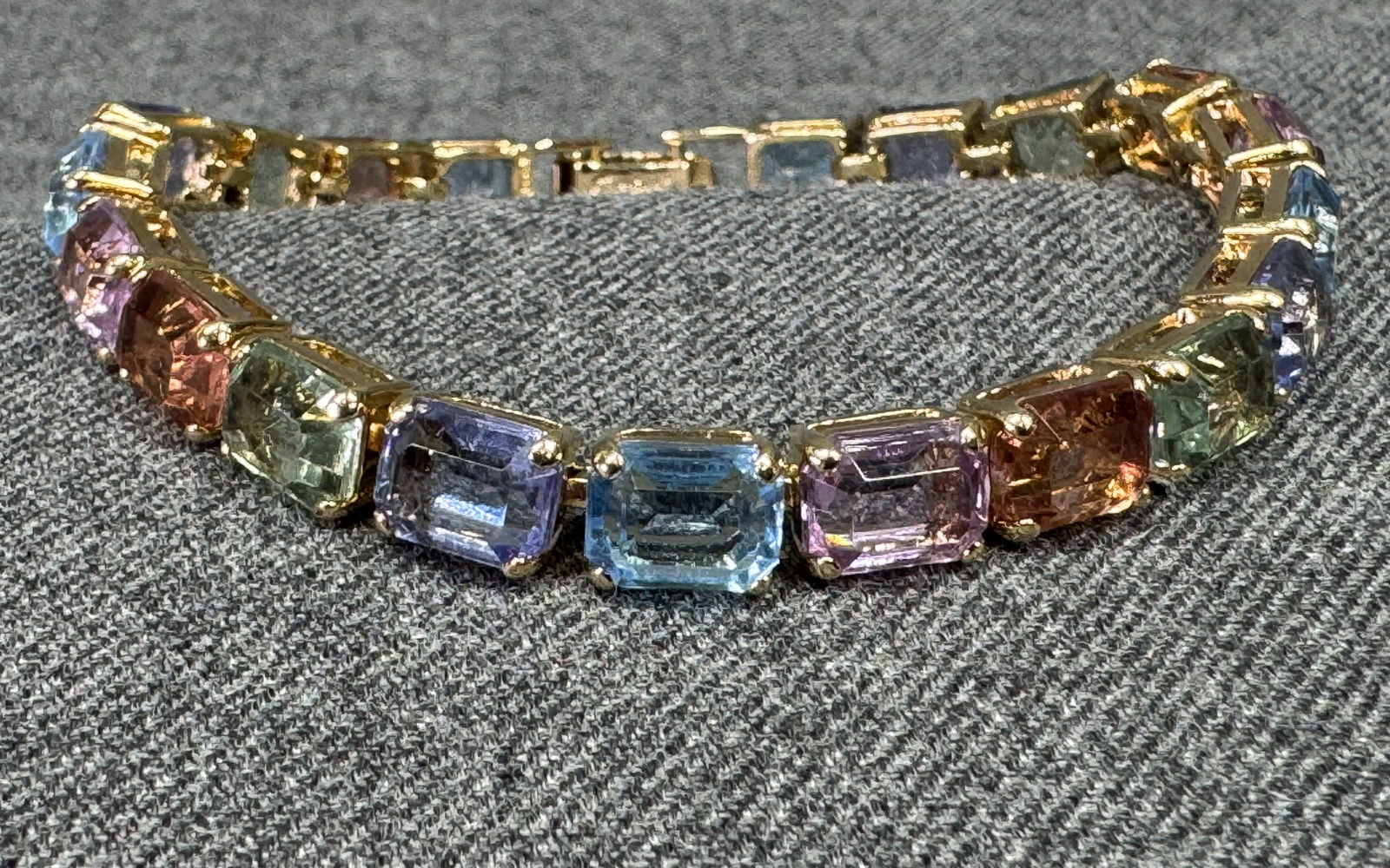 Vintage Monet color lucite beads goldtoned metal tennis bracelet: Vintage Monet color lucite beads goldtoned metal tennis bracelet. Marked For measures please refer to the pictures taken with a measuring tape. Weight: 12 Grams. IN HOUSE Estimated* SHIPPING & HANDLIN