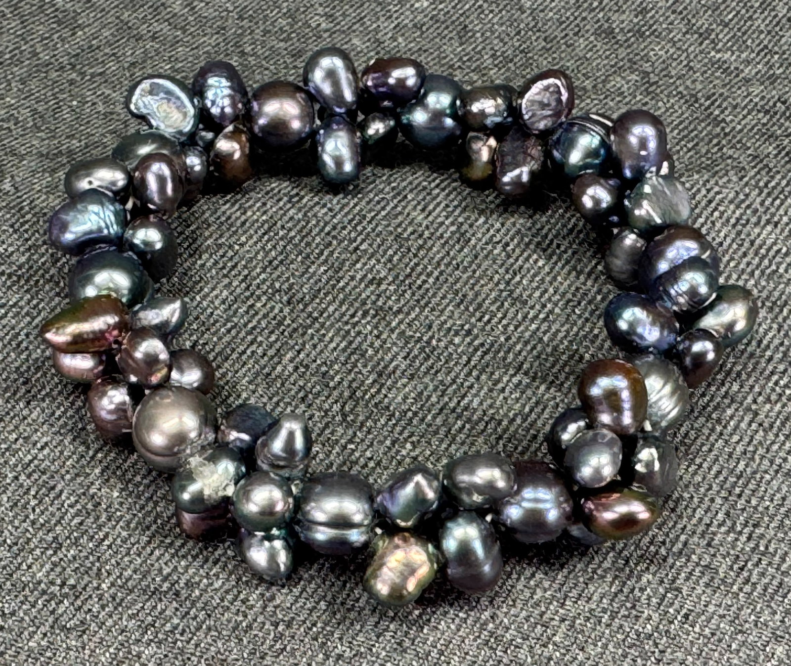 Vintage woven gray baroque pearls elastic bracelet: Vintage woven gray baroque pearls elastic bracelet. Unmarked. For measures please refer to the pictures taken with a measuring tape. Weight: 32 Grams. IN HOUSE Estimated* shipping and handling cost wi