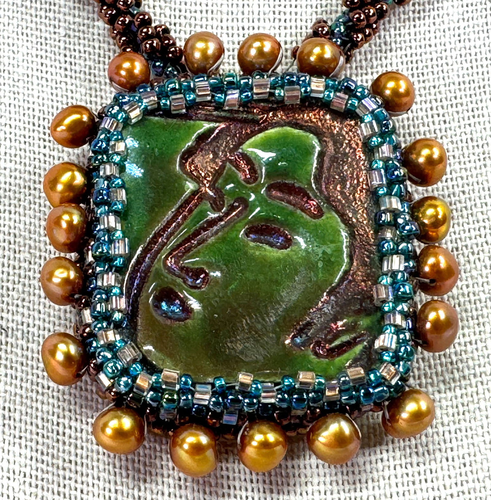 Vintage artsy iridescent pottery oriental face baroque pearls and glass beaded necklace: Vintage artsy iridescent pottery oriental face baroque pearls and glass beaded necklace . For measures please refer to the picture taken with a measuring tape. Weight: 30 Grams. This is a NO RESERVE A