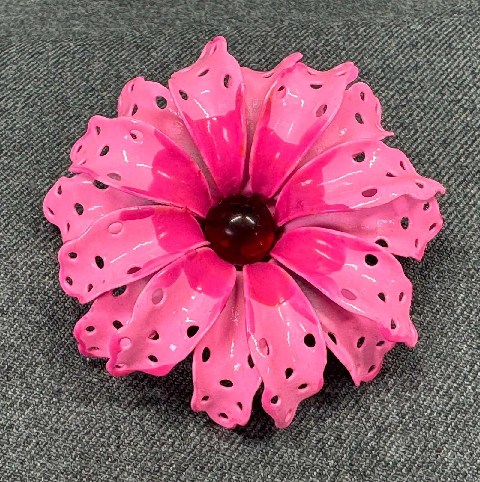 Vintage dark red cab resin rose enamel metal flower pin brooch: Vintage dark red cab resin rose enamel metal flower pin brooch. Unmarked. For measures please refer to the pictures taken with a measuring tape. Weight: 17 Grams. IN HOUSE Estimated* shipping and hand