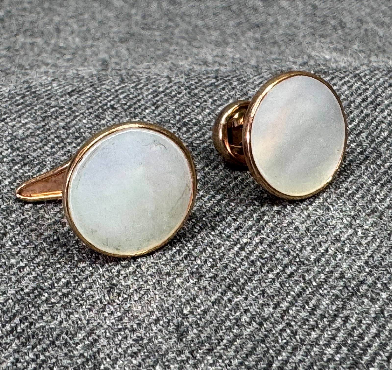 Antique Mother of pearl MOP gold-filled cufflinks: Antique Mother of pearl MOP gold-filled cufflinks. Unmarked. For measures please refer to the pictures taken with a measuring tape. Weight: 4 Grams. IN HOUSE Estimated* shipping and handling cost with