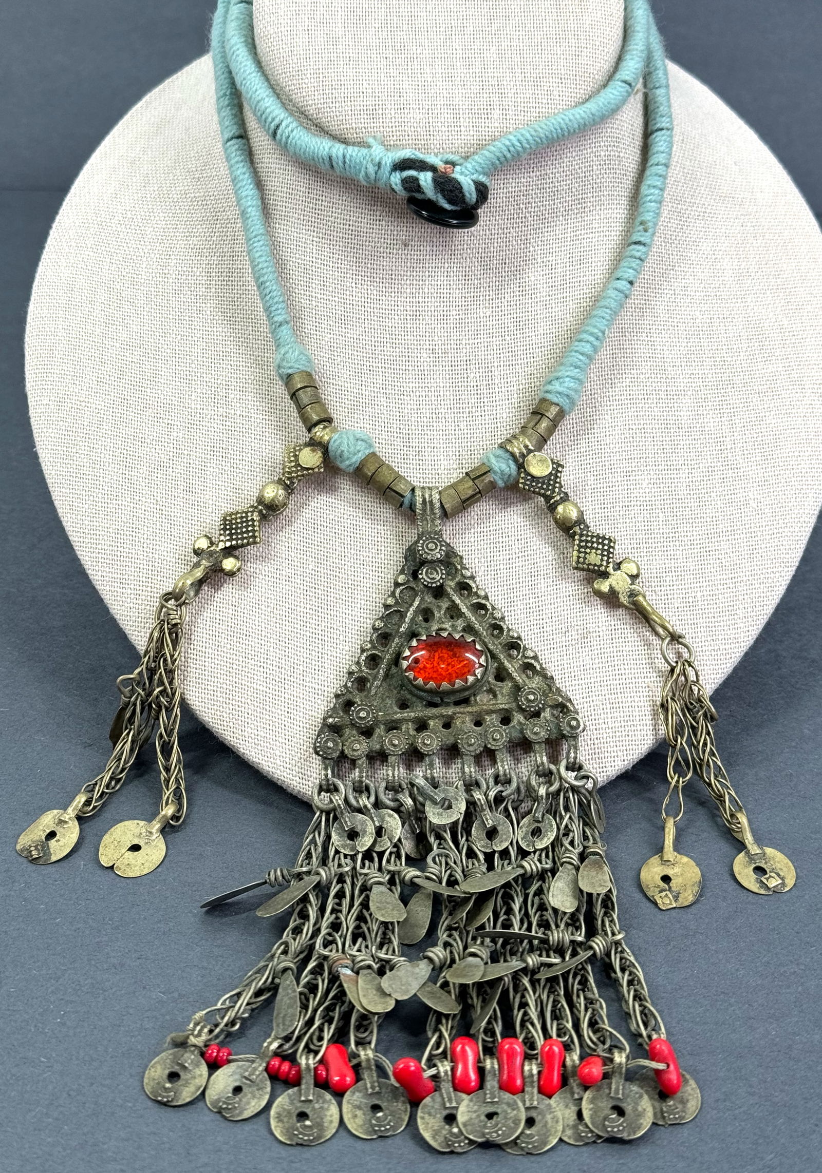 Vintage ethnic tribal kuchi jeweled with dangles pendant beaded strap necklace.: Vintage ethnic tribal kuchi jeweled with dangles pendant beaded strap necklace. For measures please refer to the pictures taken with a measuring tape. Weight: 70 Grams. This is a NO RESERVE AUCTION: t