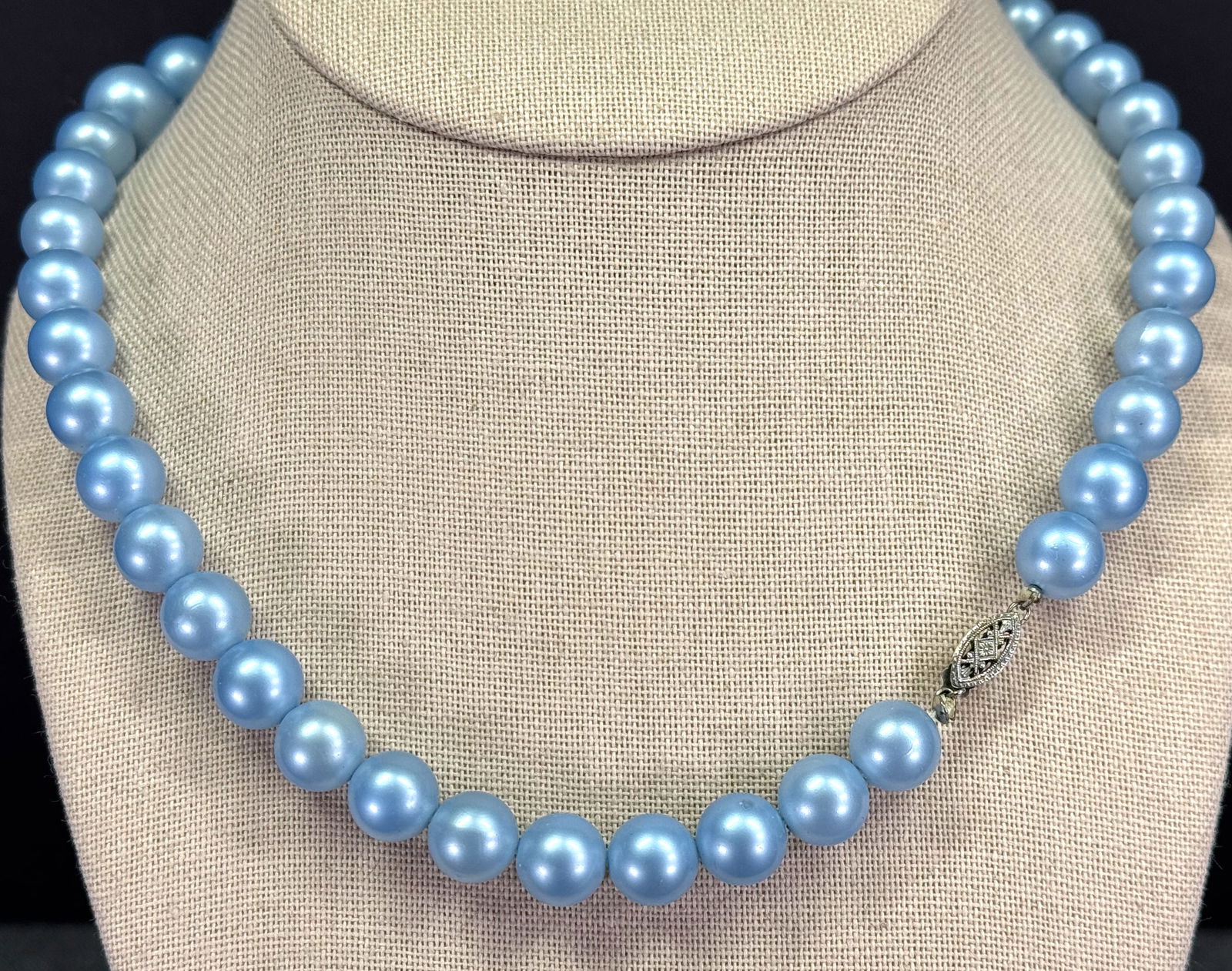 Vintage filigree sterling silver clasp plastic beaded necklace: Vintage filigree sterling silver clasp plastic beaded necklace. Marked. For measures please refer to the pictures taken with a measuring tape. Weight: 16 Grams. IN HOUSE Estimated* shipping and handli