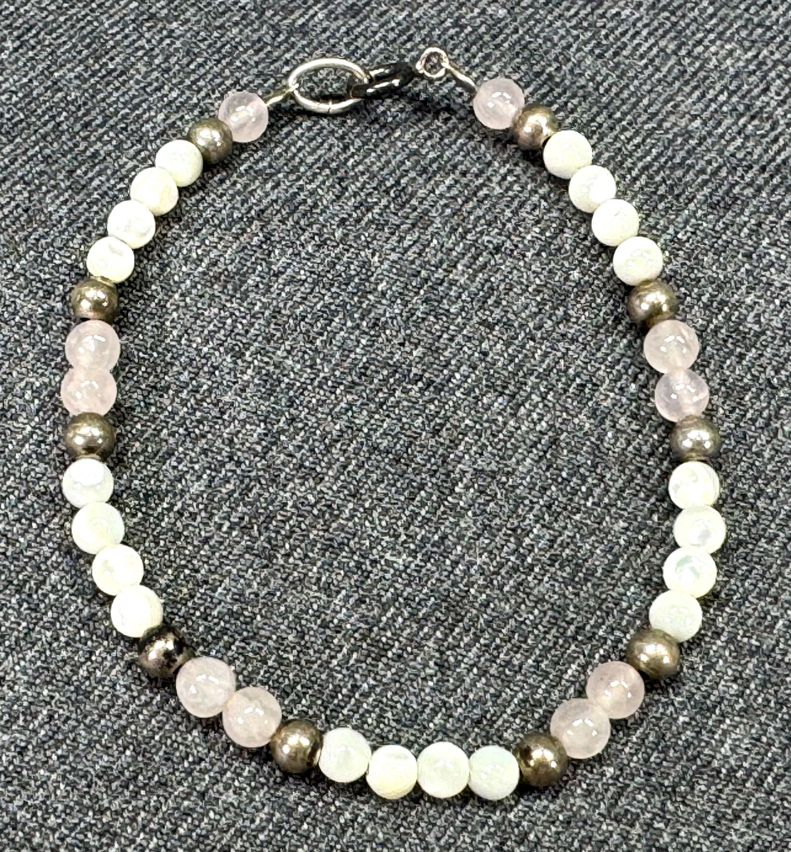 Vintage native American style MOP, rose quartz and silver beads bracelet (1 of 5)