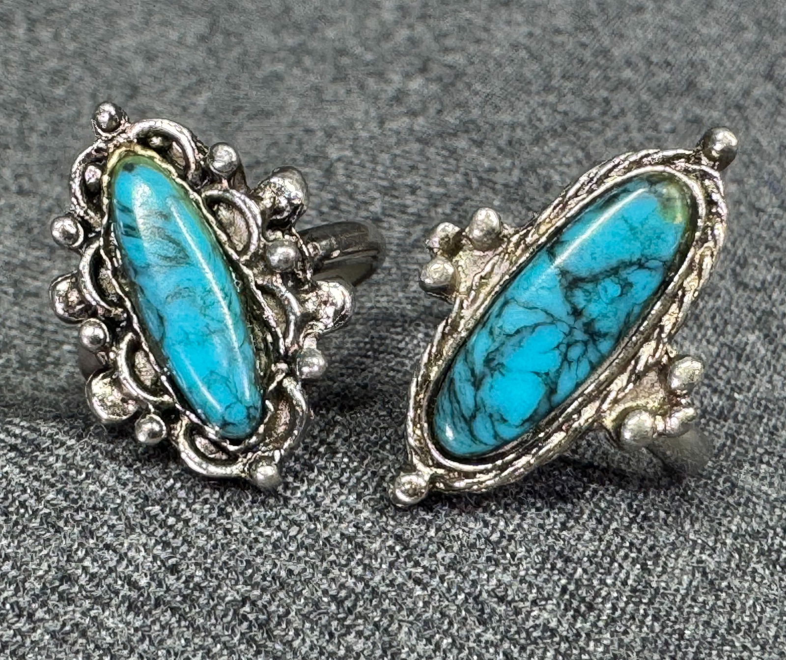 Vintage Southwestern style turquoise color plastic cab silvertone metal adjustable rings (1 of 5)