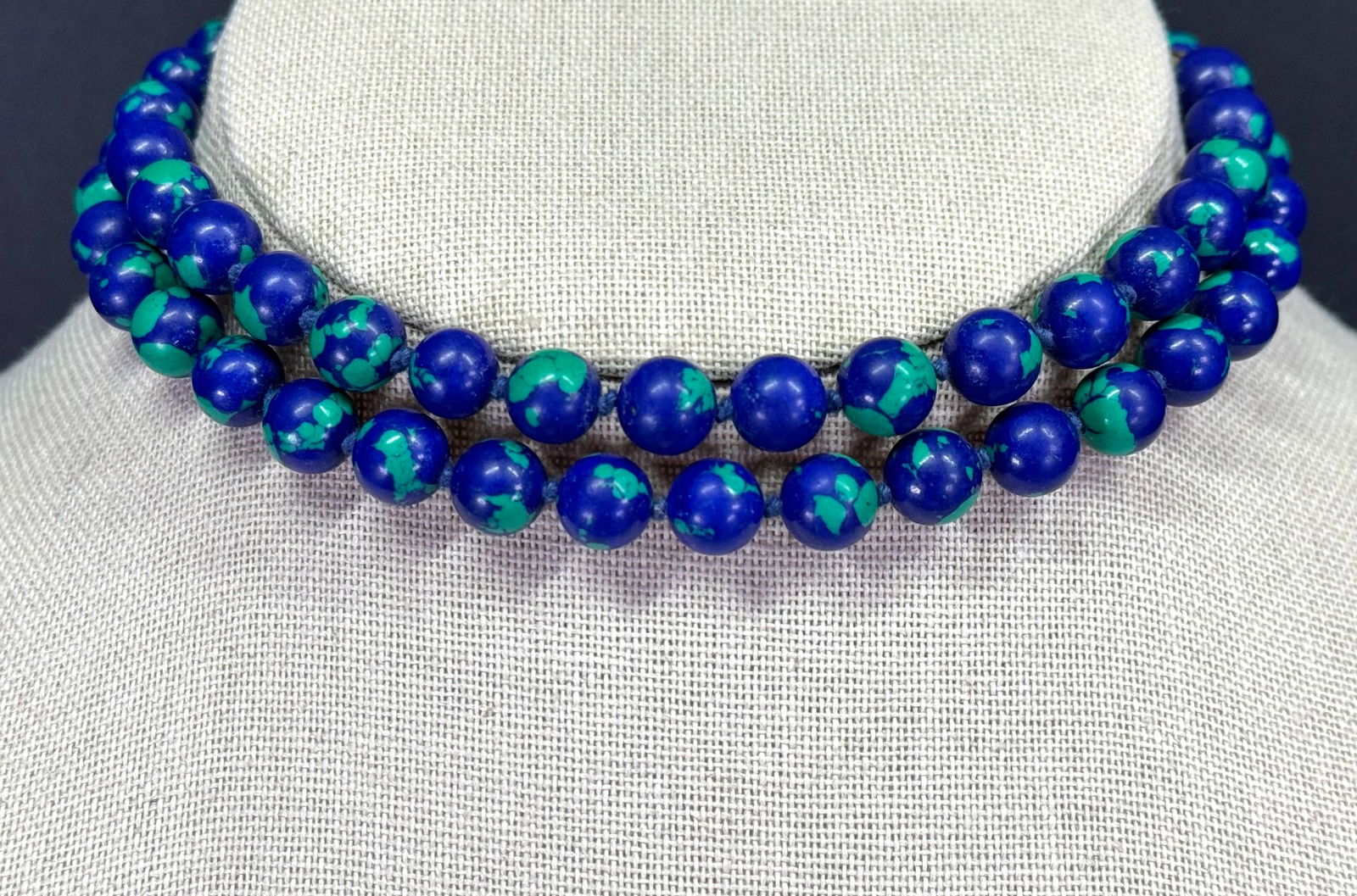 Azurite stone beaded necklace: Azurite stone beaded necklace. Unmarked. d For measures please refer to the pictures taken with a measuring tape. Weight: 35 Grams. This is a NO RESERVE AUCTION: there are no hidden or confidential re
