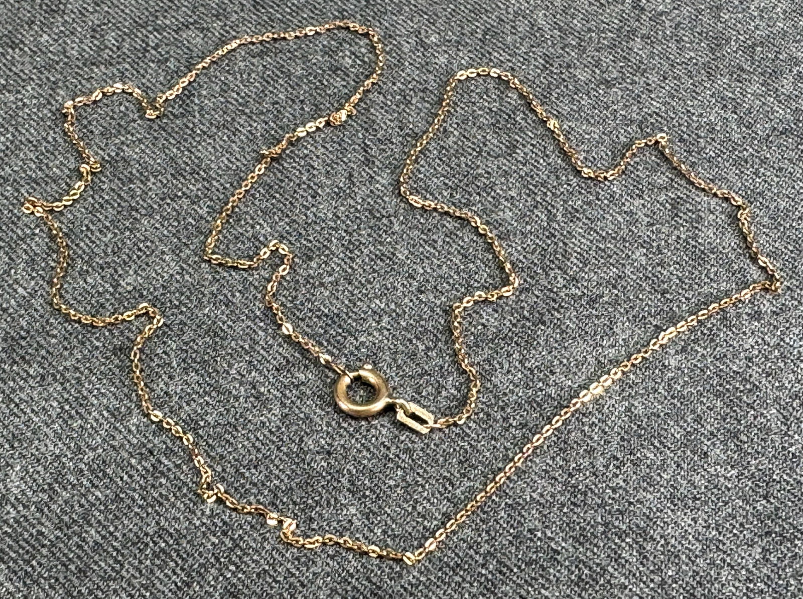 Vintage 40s RW CHAP Gold filled chain strap necklace: Vintage 40s RW CHAP Gold filled chain strap necklace. Marked For measures please refer to the pictures taken with a measuring tape. Weight: 2 Grams. This is a NO RESERVE AUCTION: there are no hidden o