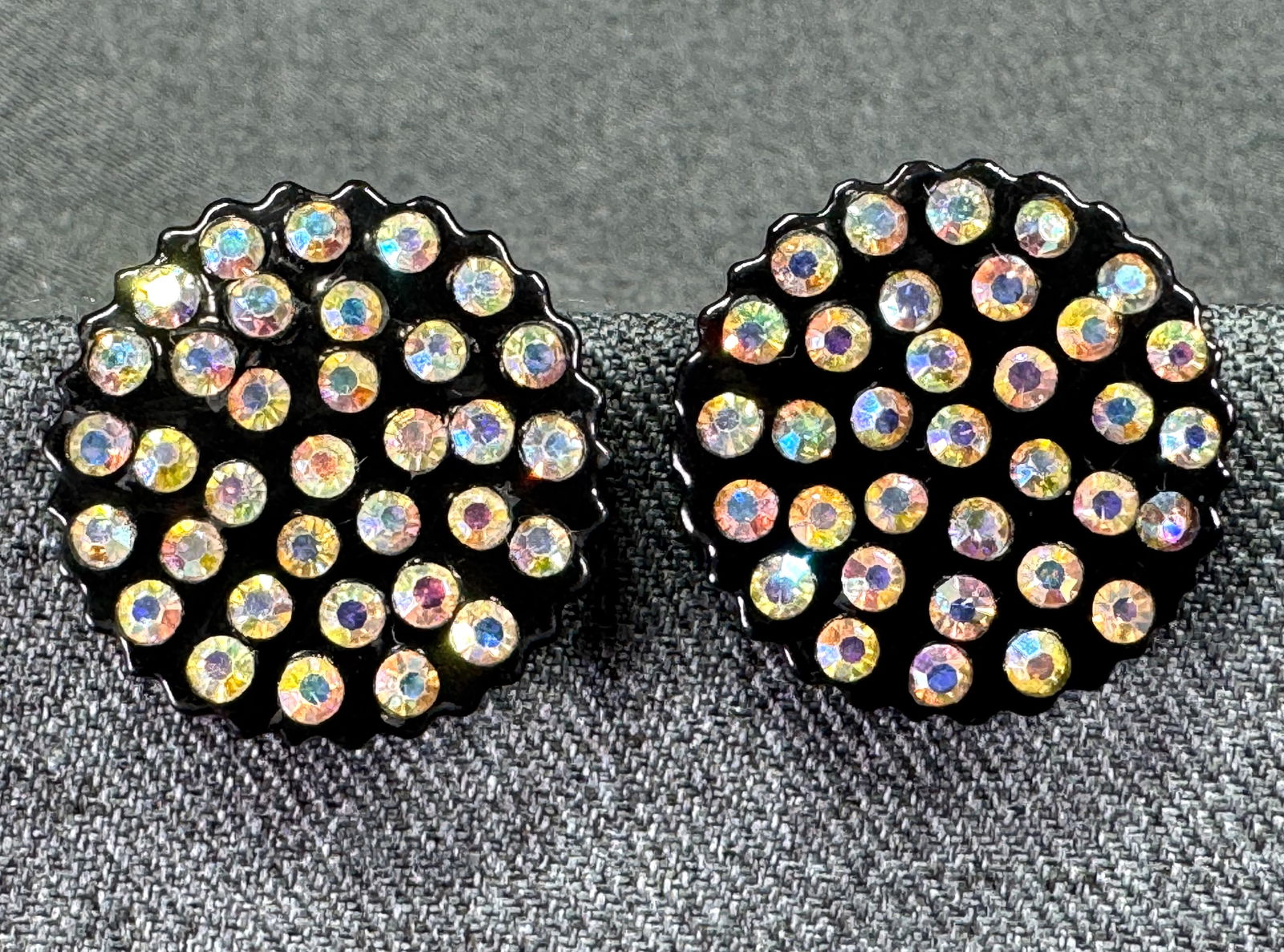 Vintage AB crystals black lucite clip on earrings: Vintage AB crystals black lucite clip on earrings For measures please refer to the pictures taken with a measuring tape. Weight: 12 Grams. This is a NO RESERVE AUCTION: there are no hidden or confiden